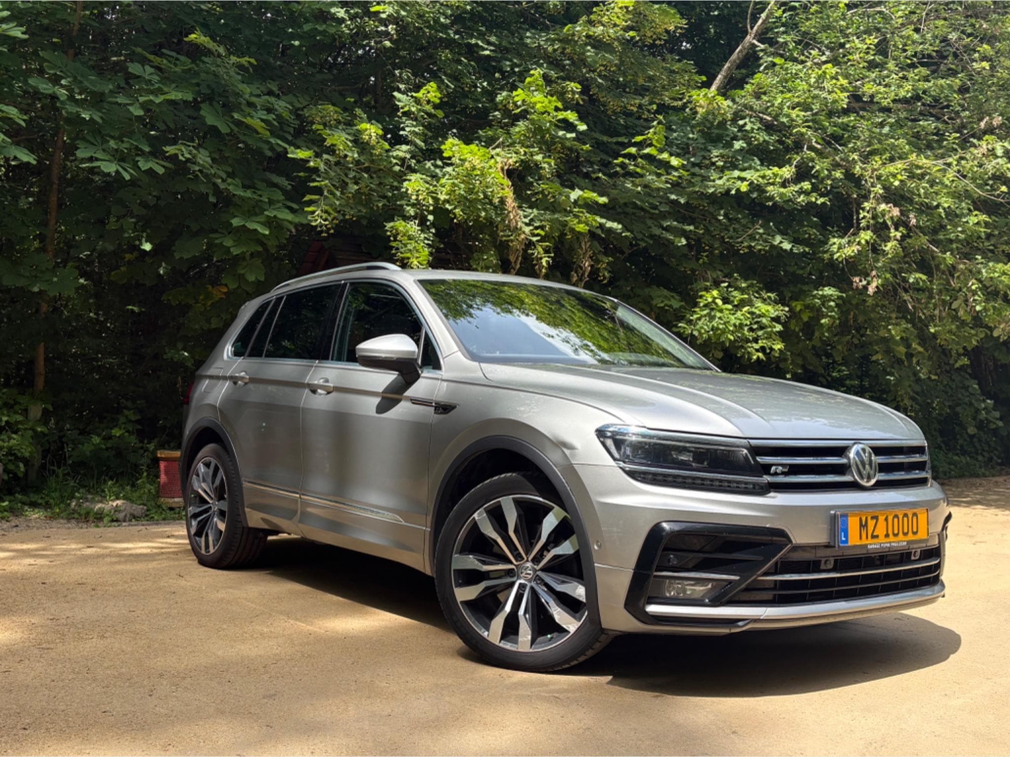 VW Tiguan R-Line / Panorama / 2.0 TDI / Full (2019) - Photo 2