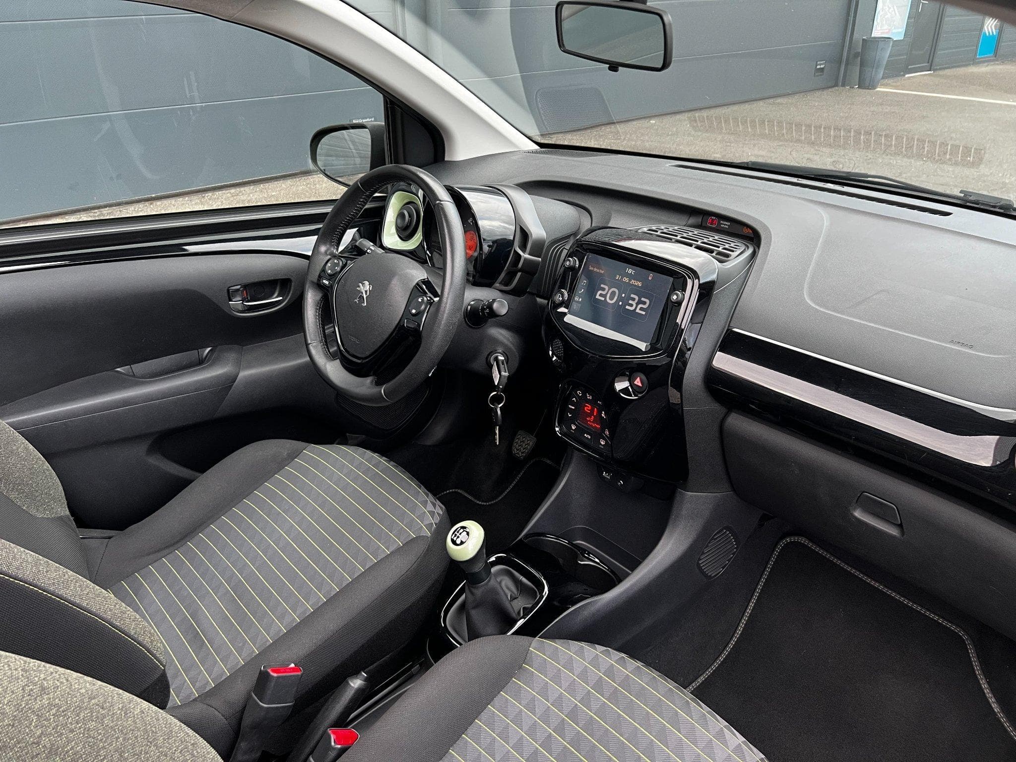 Peugeot 108 108 1.0 VTI Top! Collection *CABRIO* (2020) - Photo 9