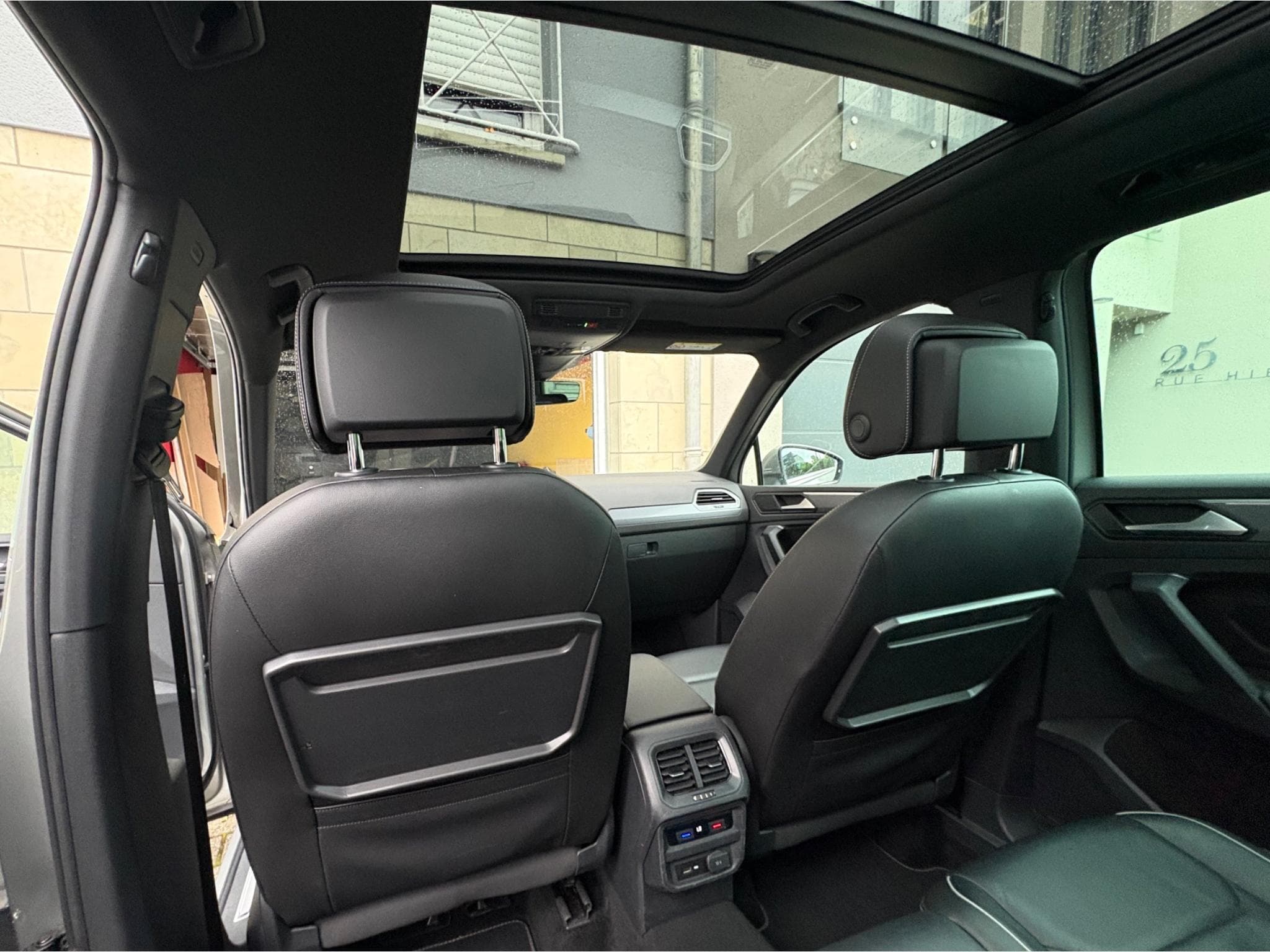 VW Tiguan R-Line / Panorama / 2.0 TDI / Full (2019) - Photo 3