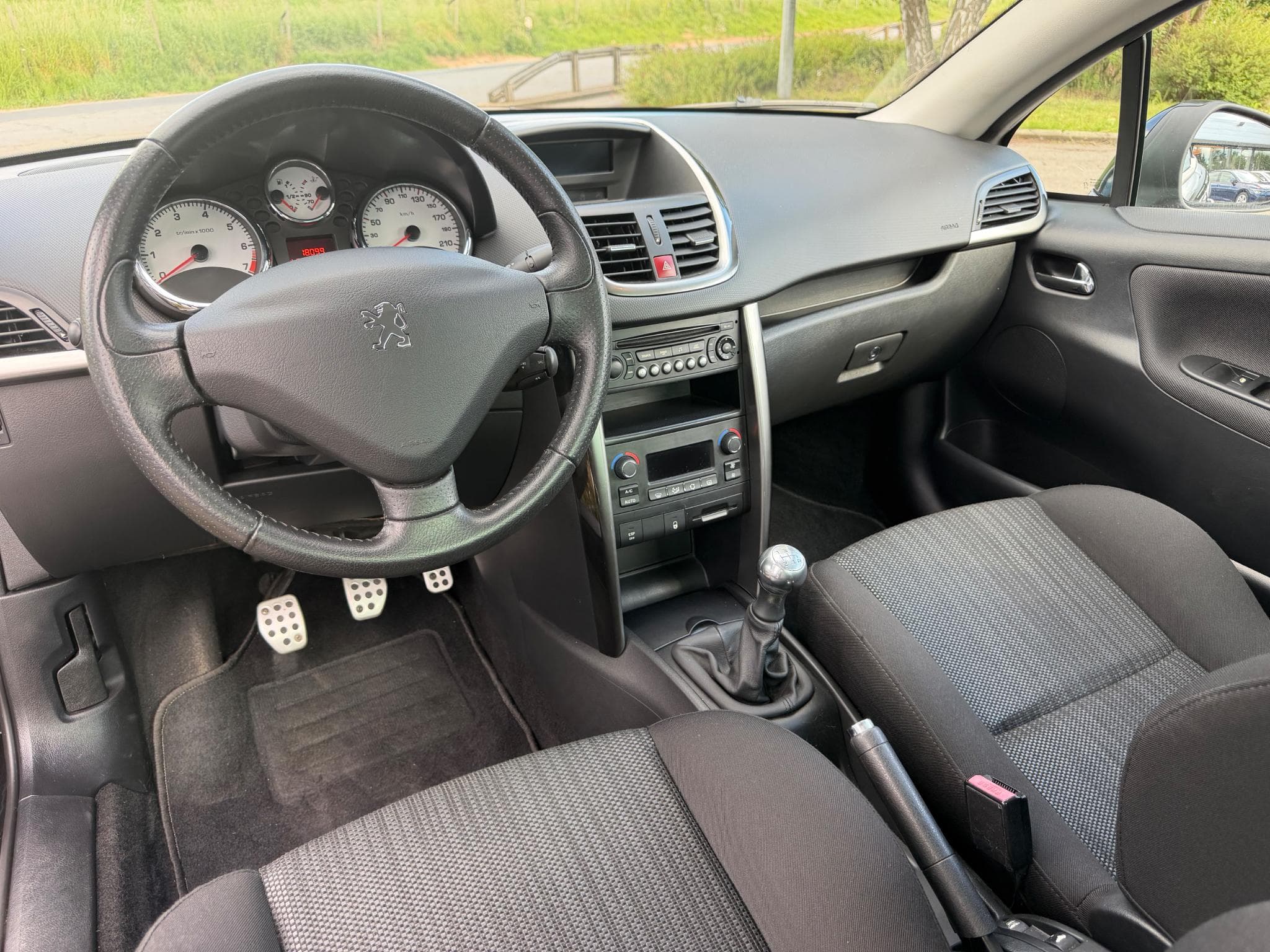 Peugeot 207 Cabriolet 1.6 Essence 88 kW BM 5 (2010) - Photo 5