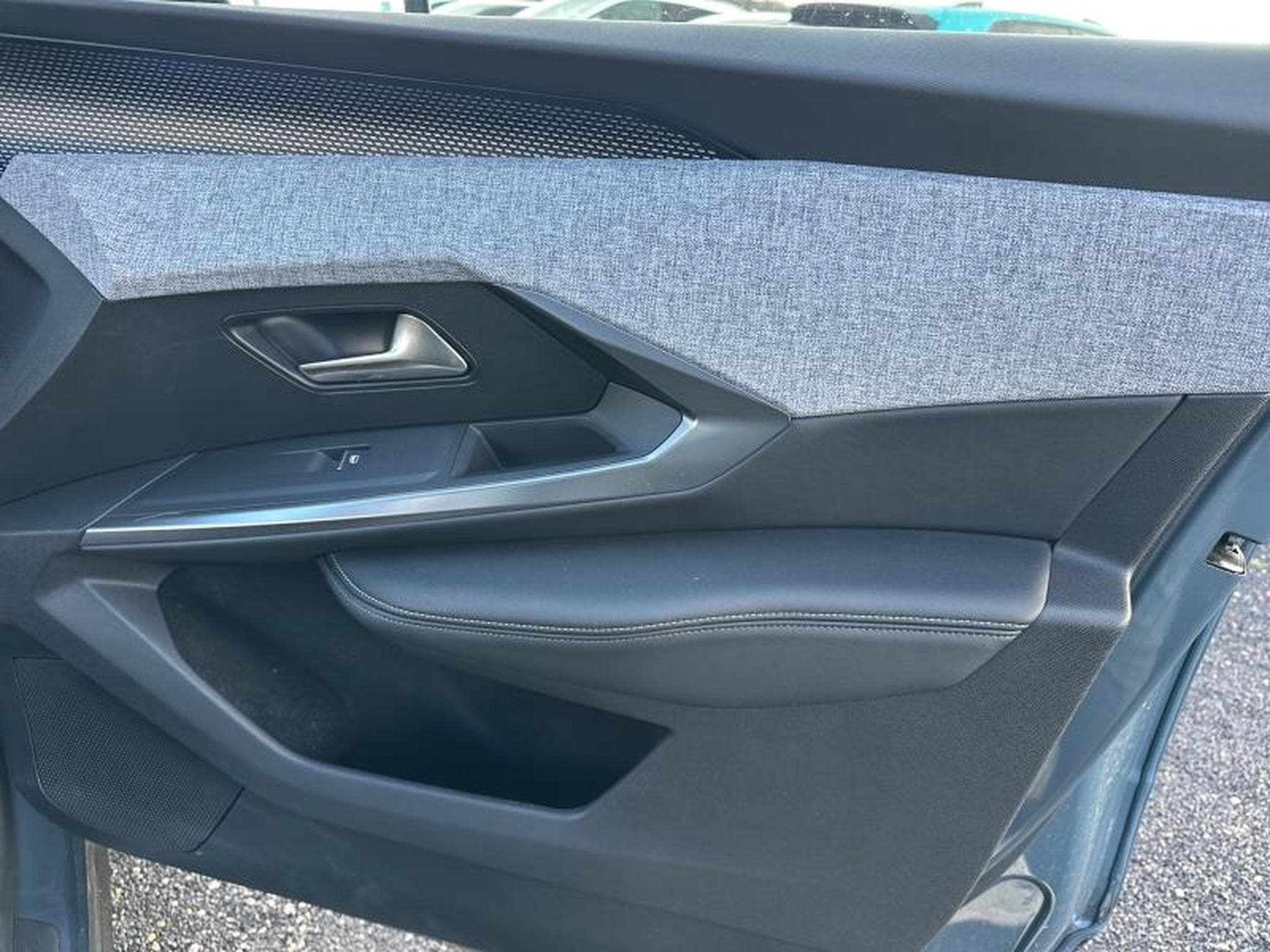 Peugeot 5008 e-GT Line / Essence (2024) - Photo 39