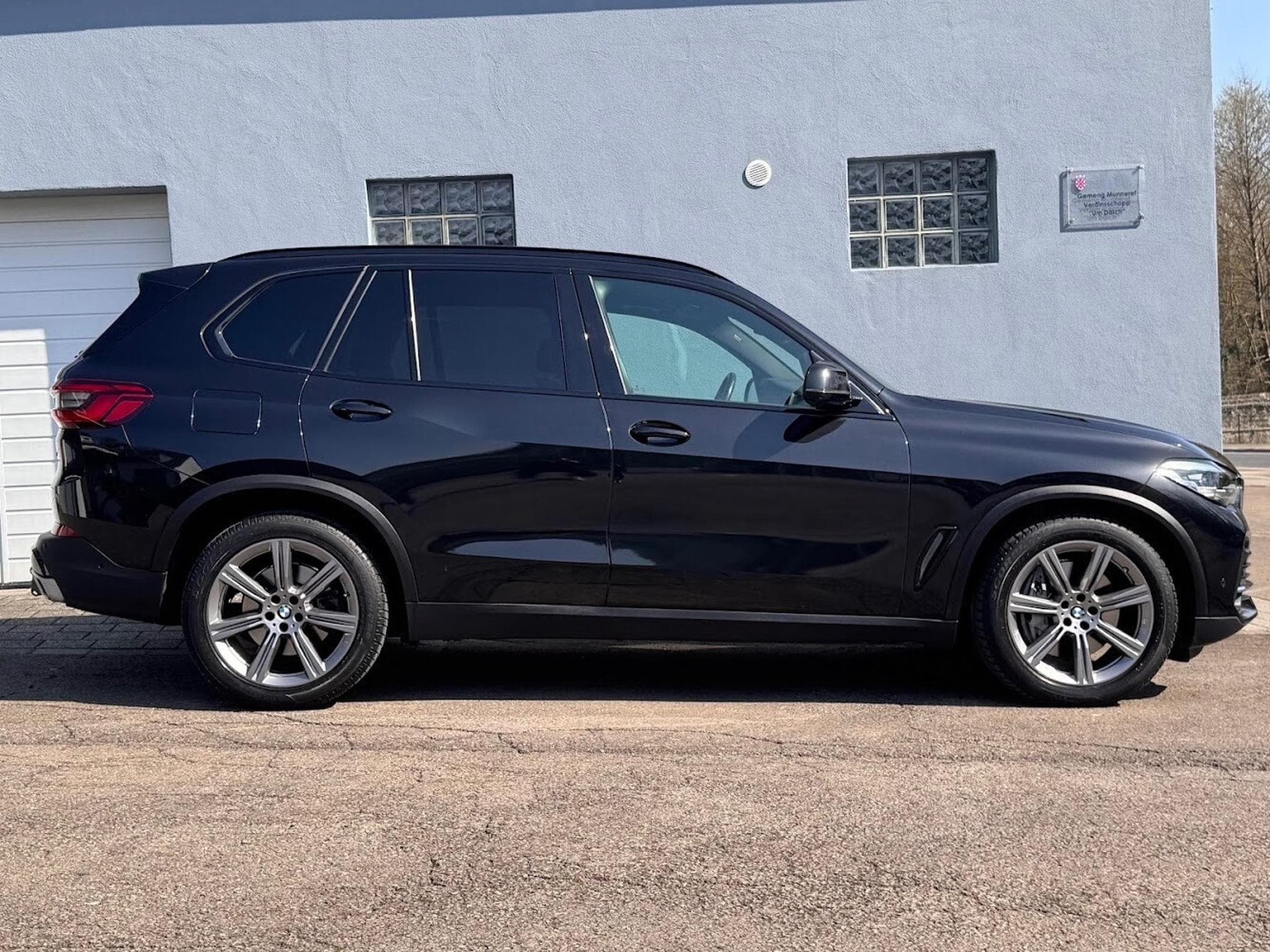 BMW X5 45E X-DRIVE 394 INDIVIDUAL ATTELAGE CARNET 1ERE MAIN APPLE C (2020) - Photo 7