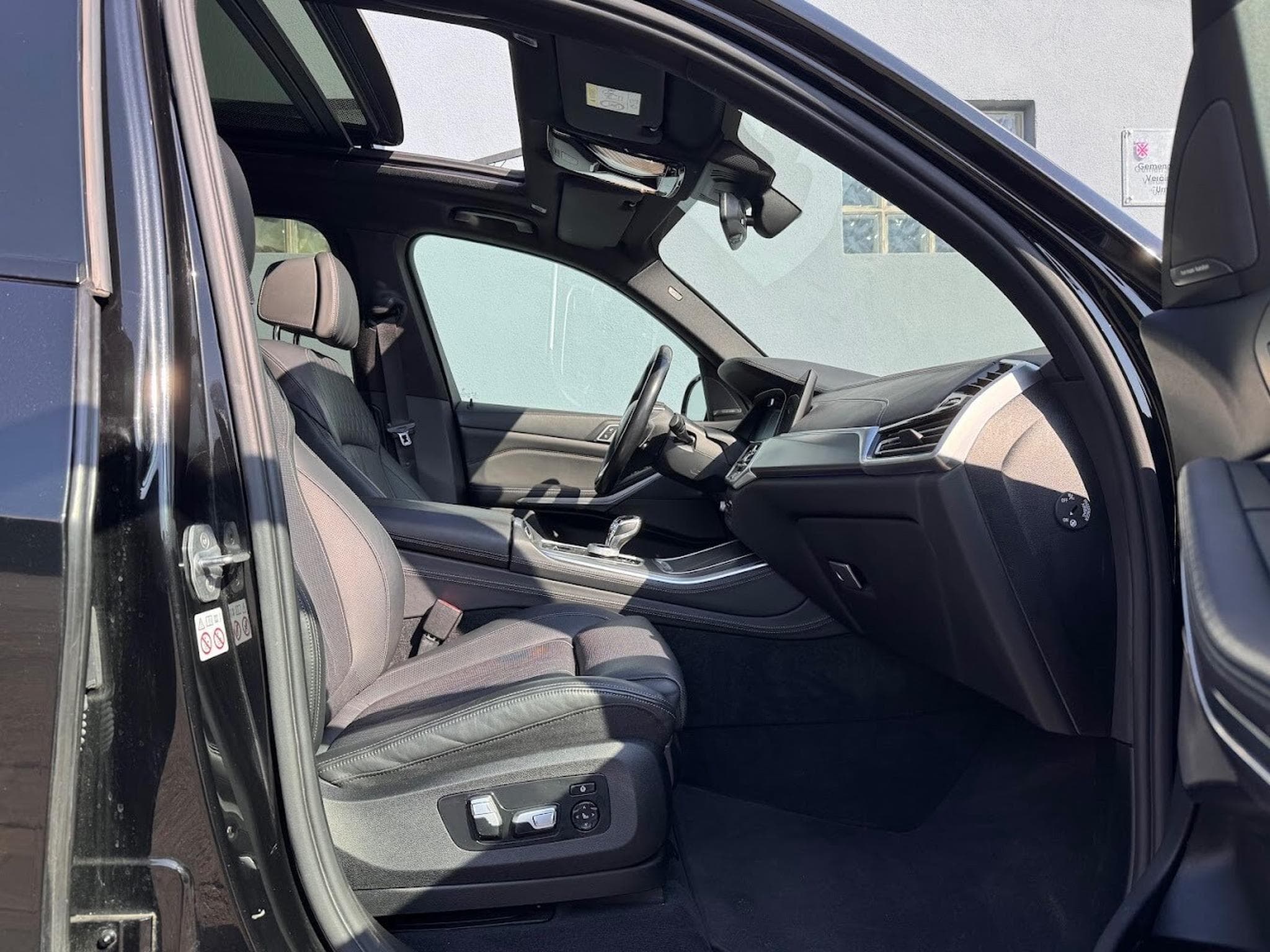 BMW X5 45E X-DRIVE 394 INDIVIDUAL ATTELAGE CARNET 1ERE MAIN APPLE C (2020) - Photo 12