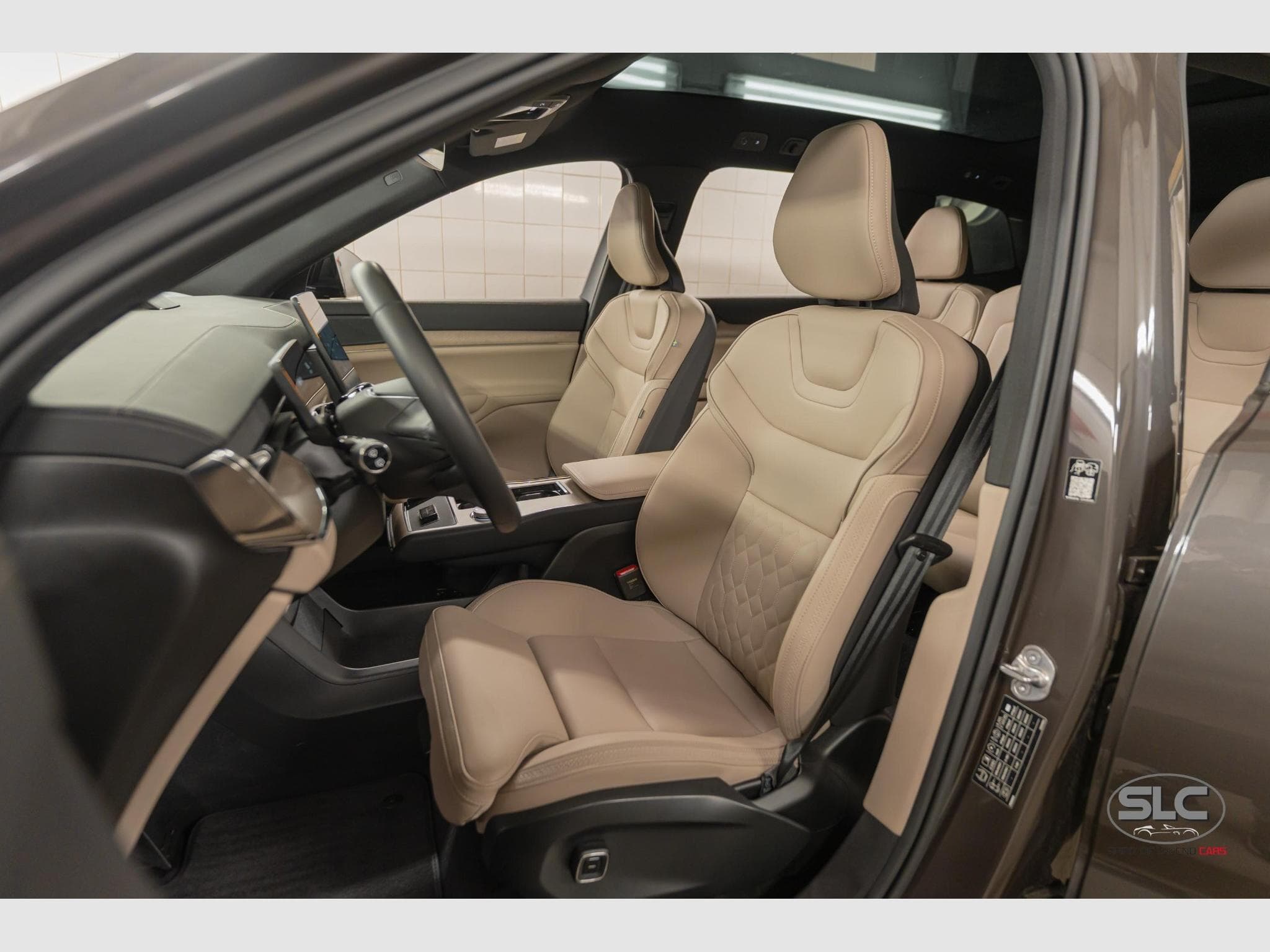 Volvo EX90 408 Hp Plus Pure Electric AWD 7 Seats (2025) - Photo 4