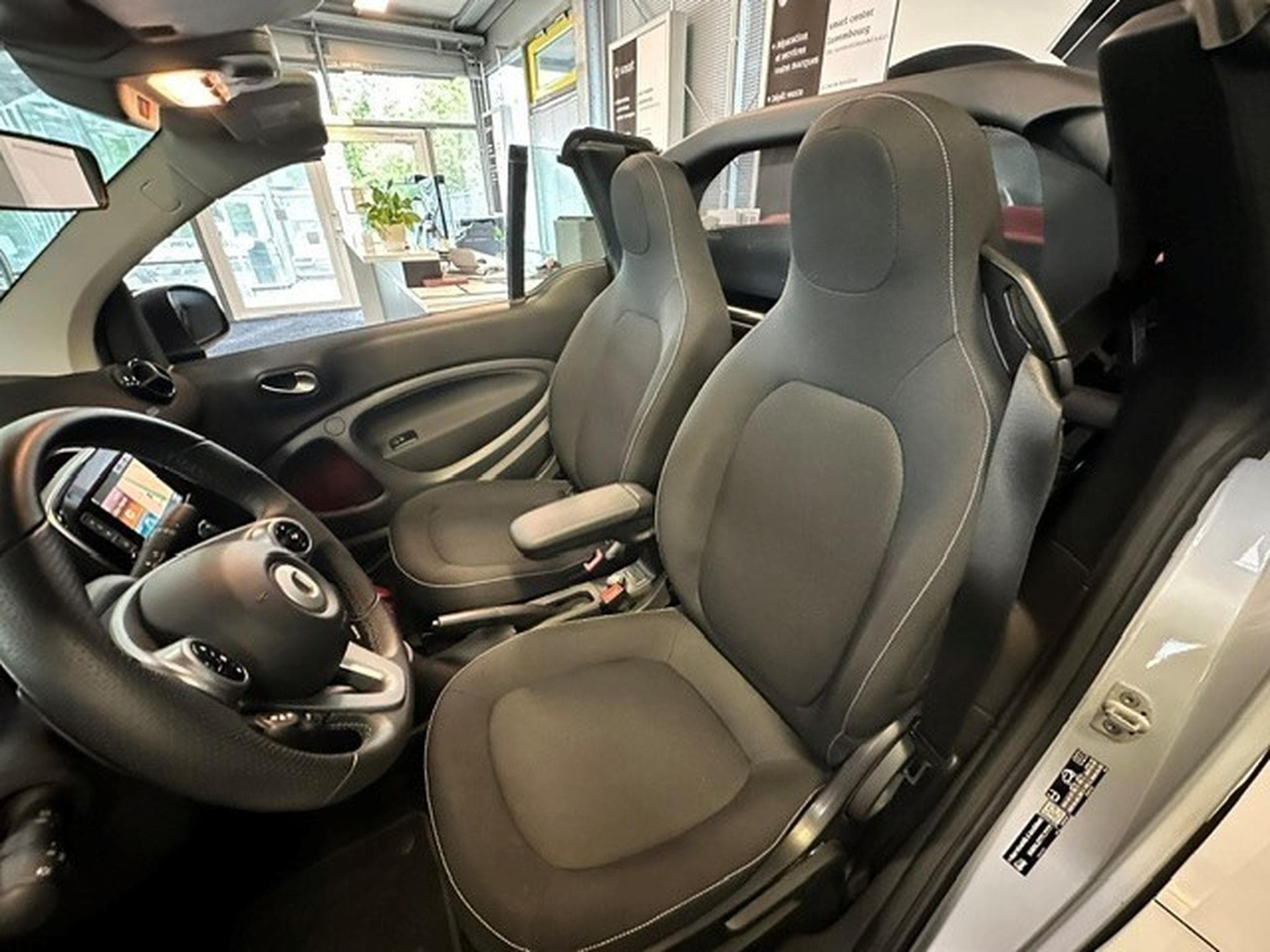 Smart Fortwo 66kw cabrio passion twinamic (2019) - Photo 12