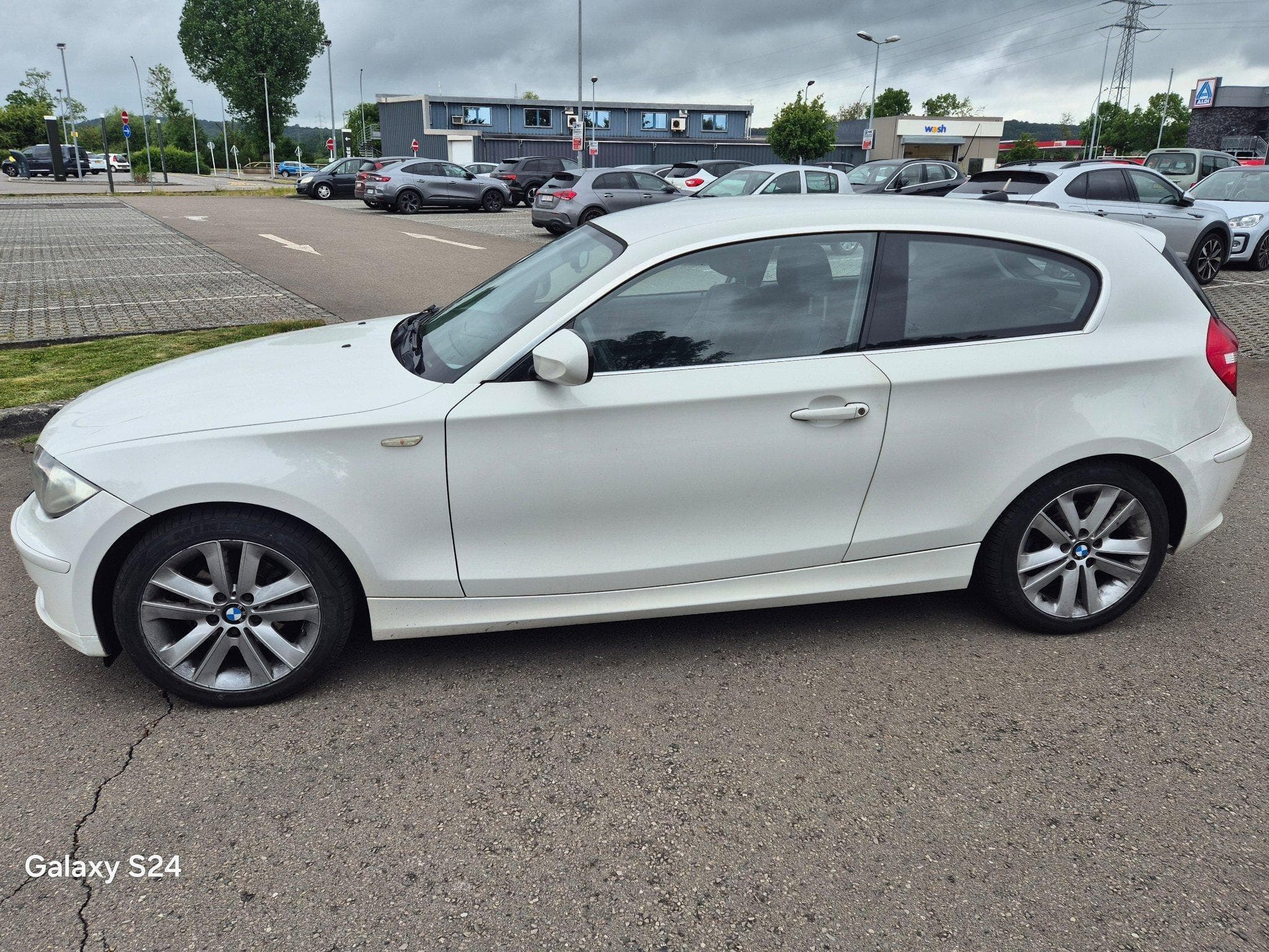 BMW 118 d (2011) - Photo 2