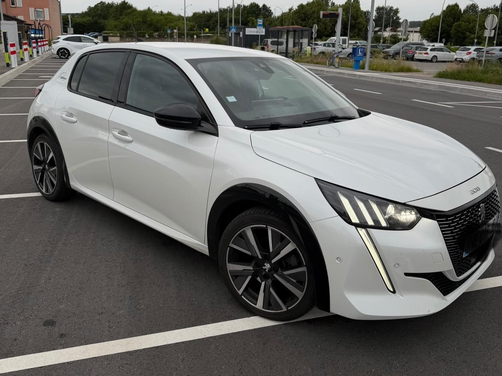 Peugeot 208 GT LINE (2020) - Photo 1