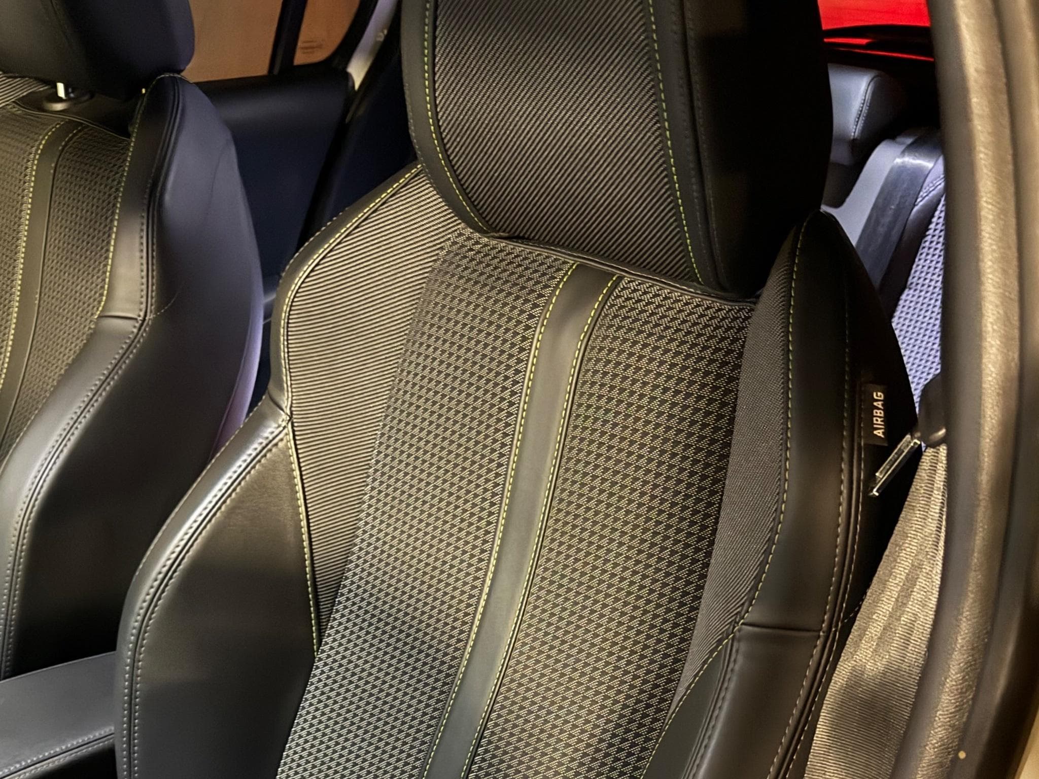 Peugeot 208 GT LINE (2020) - Photo 7
