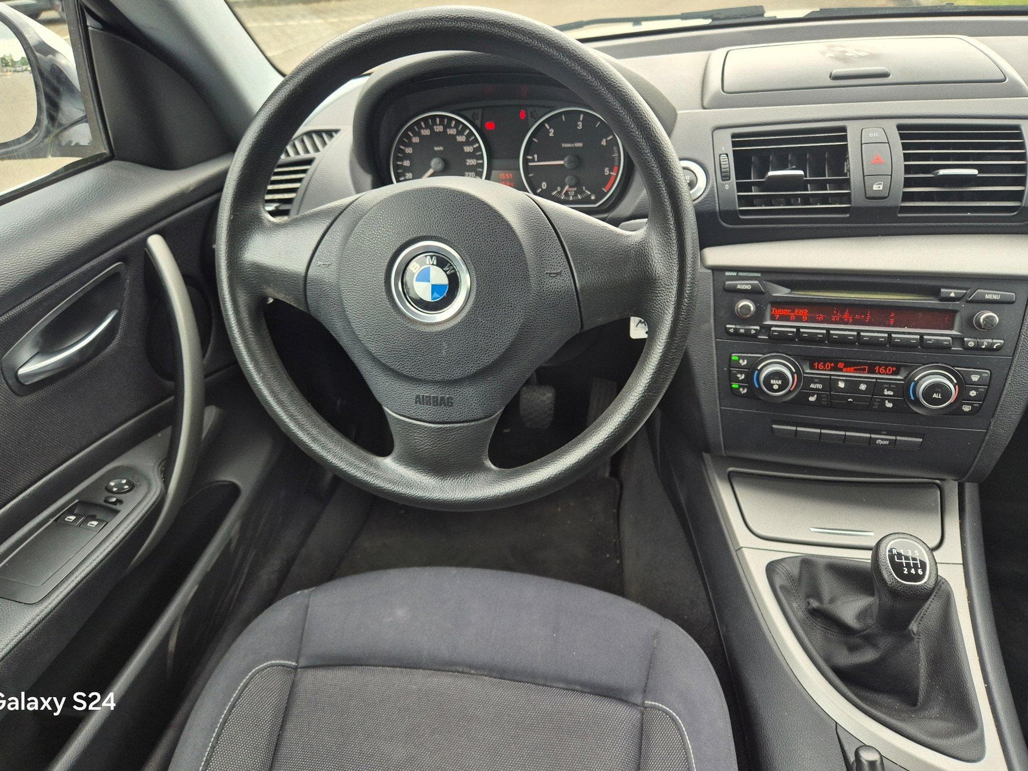 BMW 118 d (2011) - Photo 7