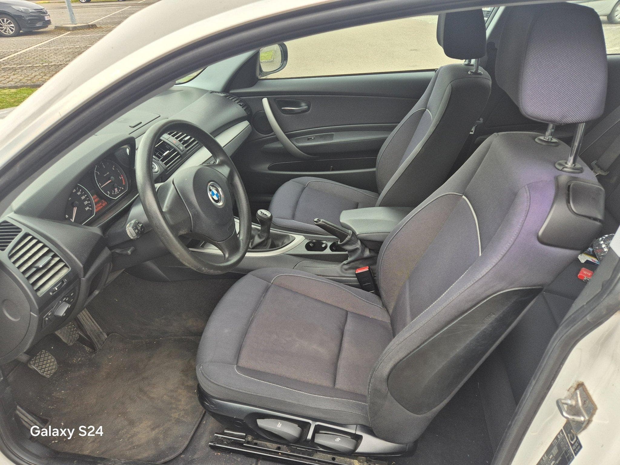 BMW 118 d (2011) - Photo 9