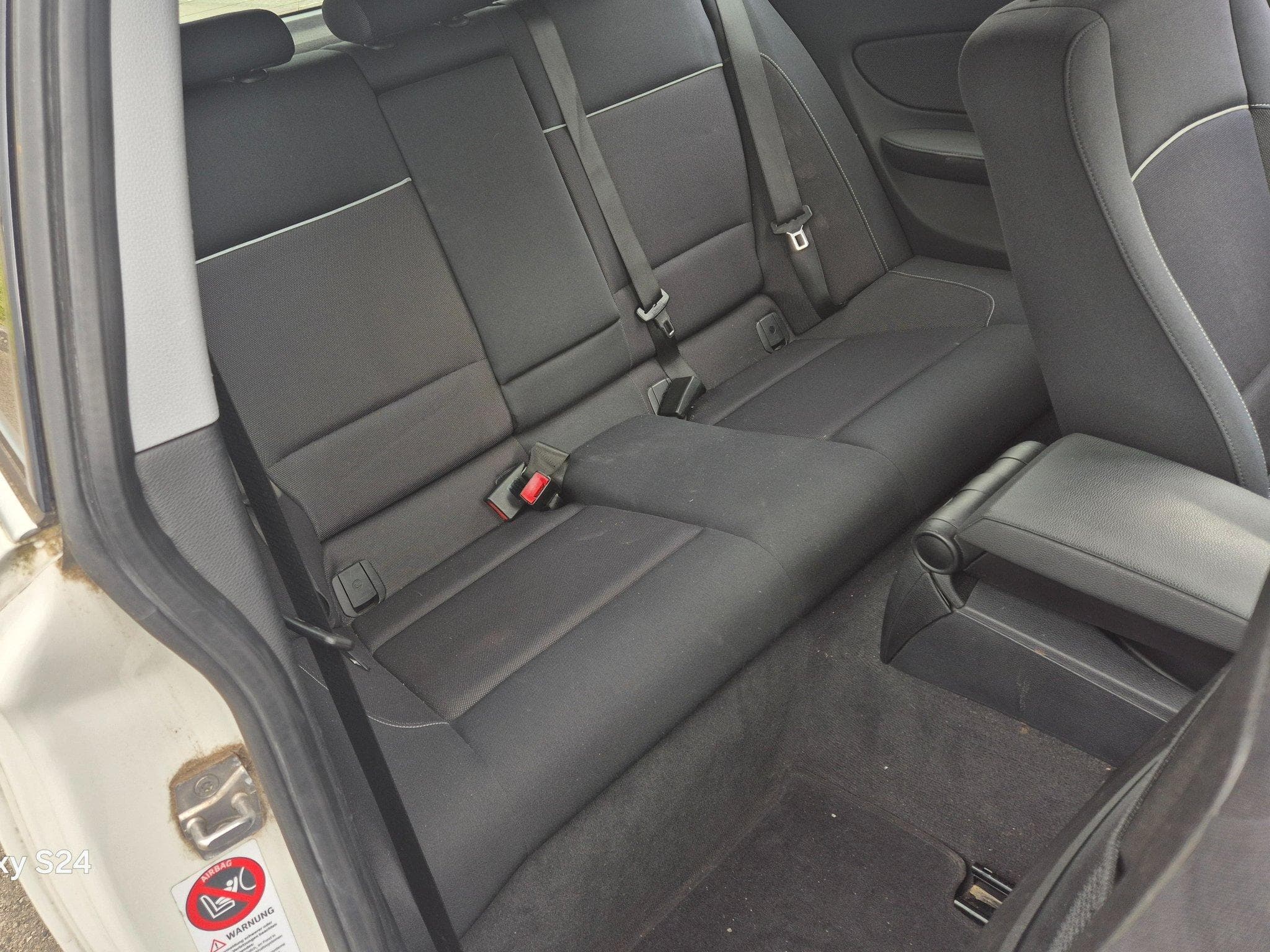 BMW 118 d (2011) - Photo 11