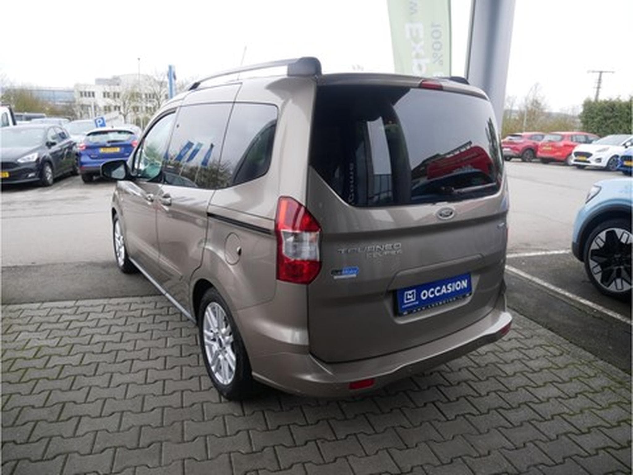 Ford Tourneo Titanium - 1.0i EcoBoost M6 100Cv (2018) - Foto 3