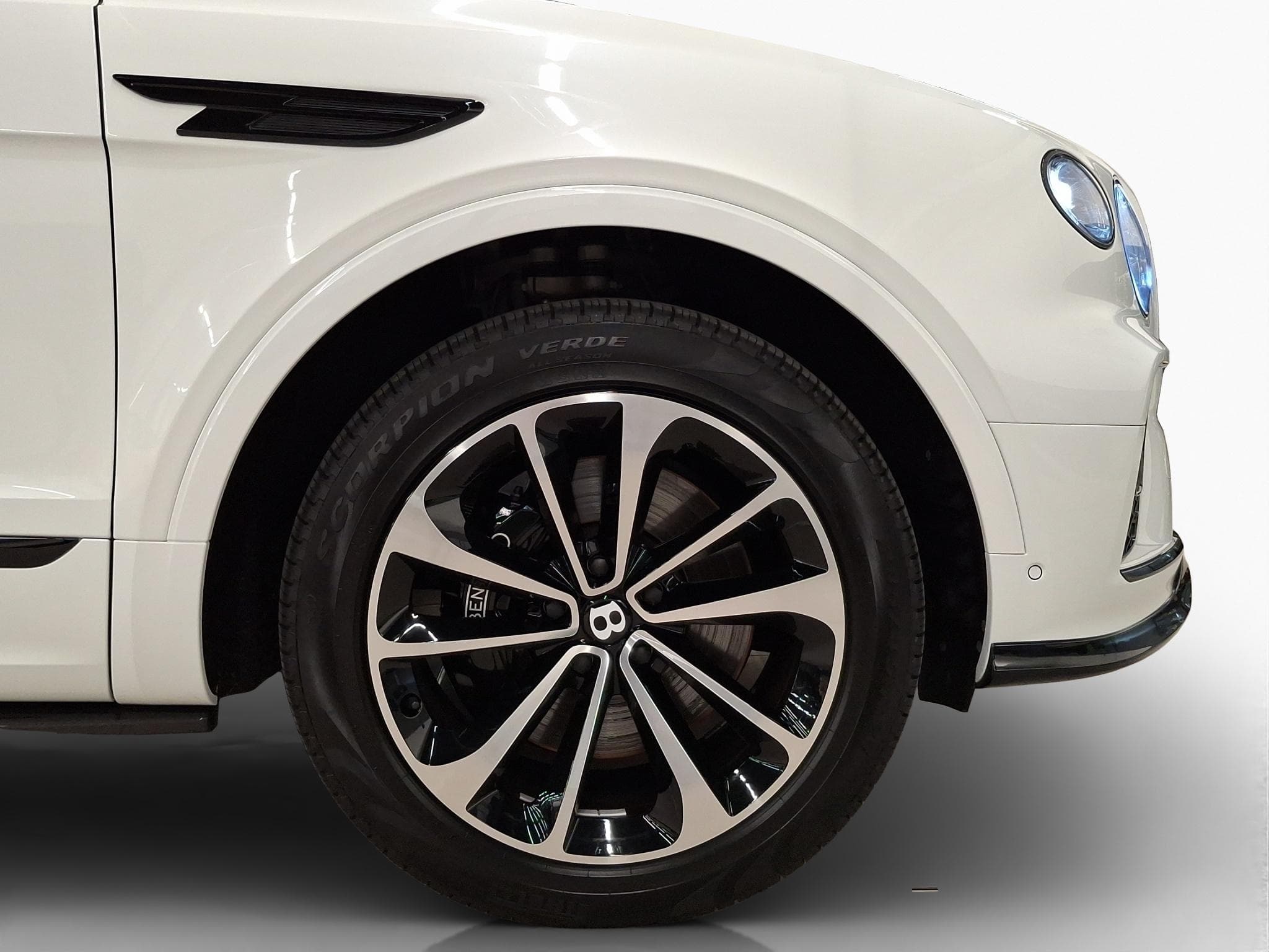 Bentley Bentayga V8 (2023) - Photo 6