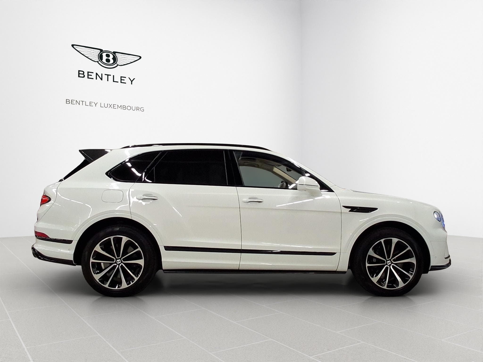 Bentley Bentayga V8 (2023) - Photo 5
