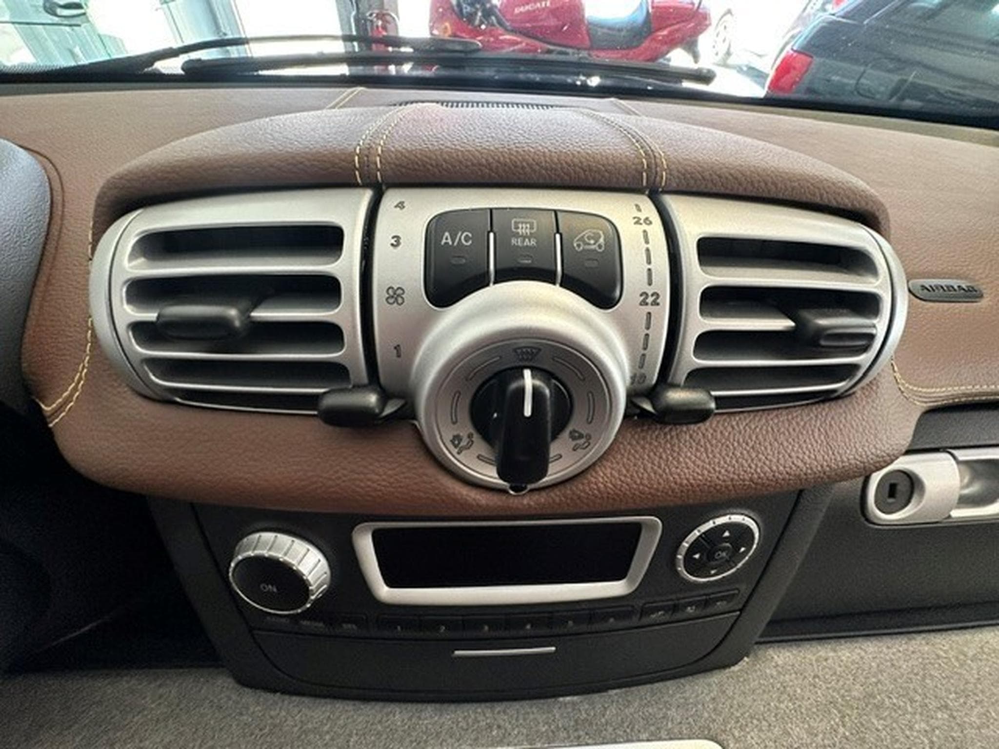Smart Fortwo 52kw coupé softouch edition BoConcept (2013) - Photo 13