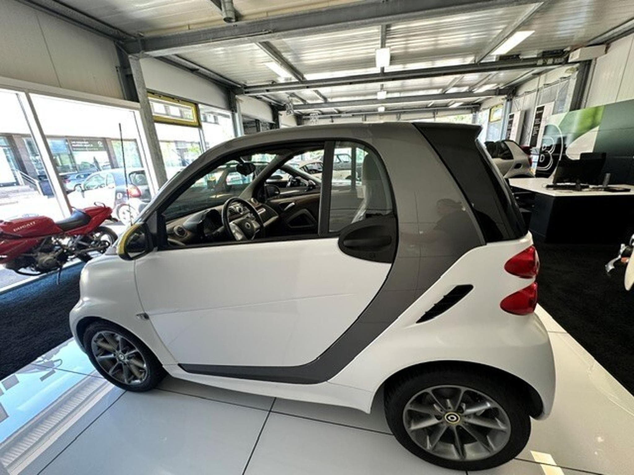 Smart Fortwo 52kw coupé softouch edition BoConcept (2013) - Photo 6