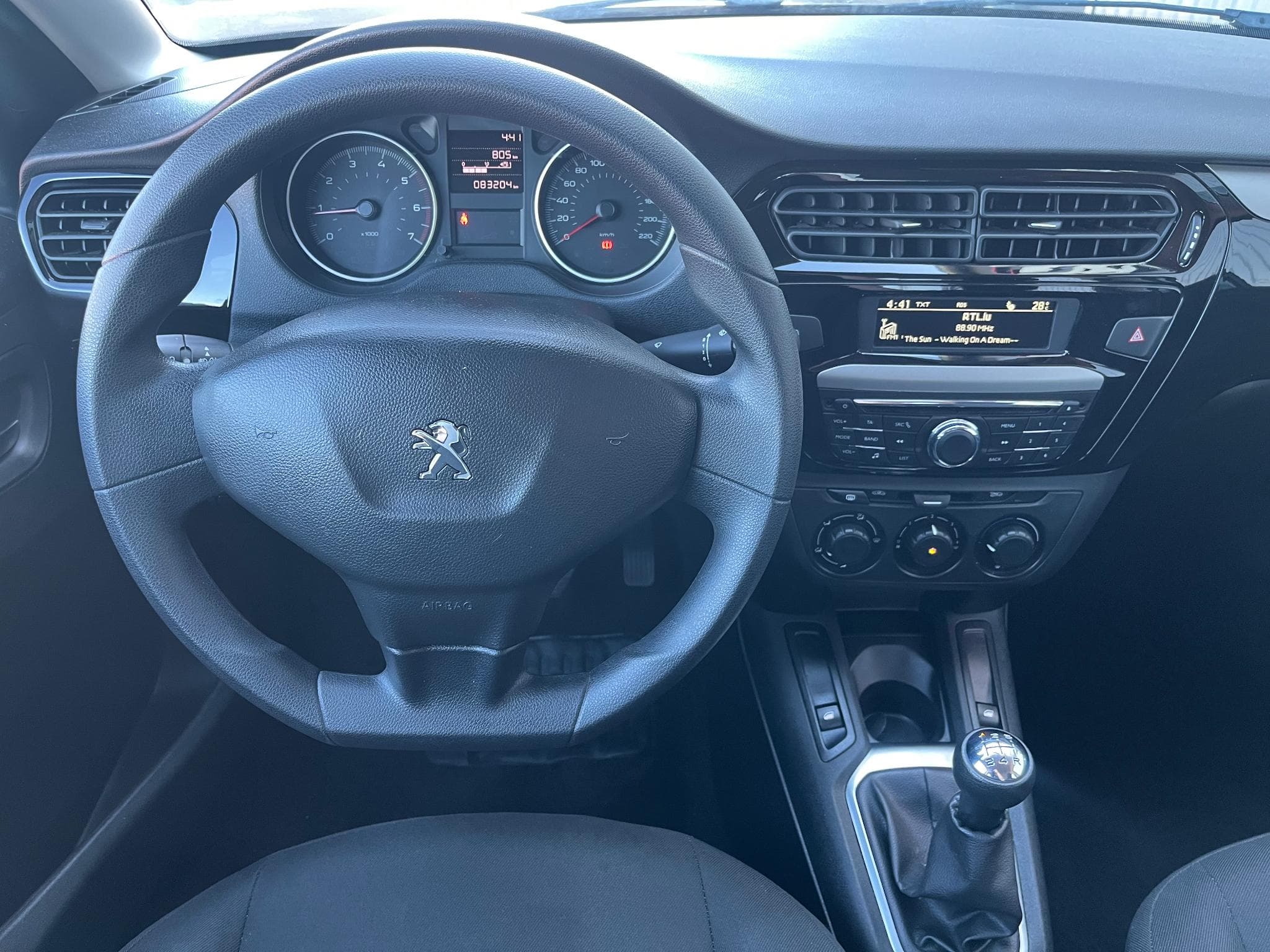 Peugeot 301 1.6 HDI (2016) - Foto 10