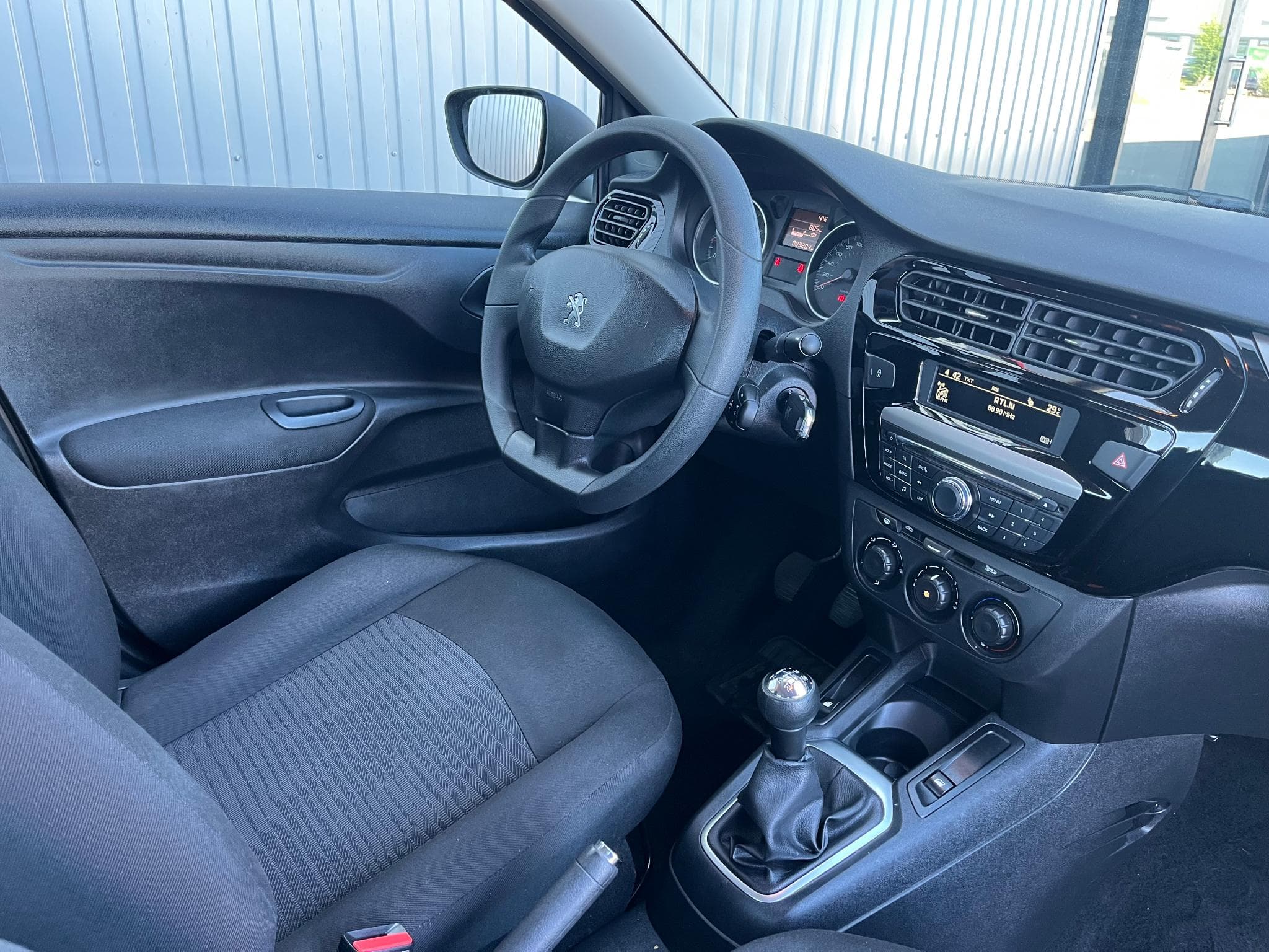 Peugeot 301 1.6 HDI (2016) - Foto 12