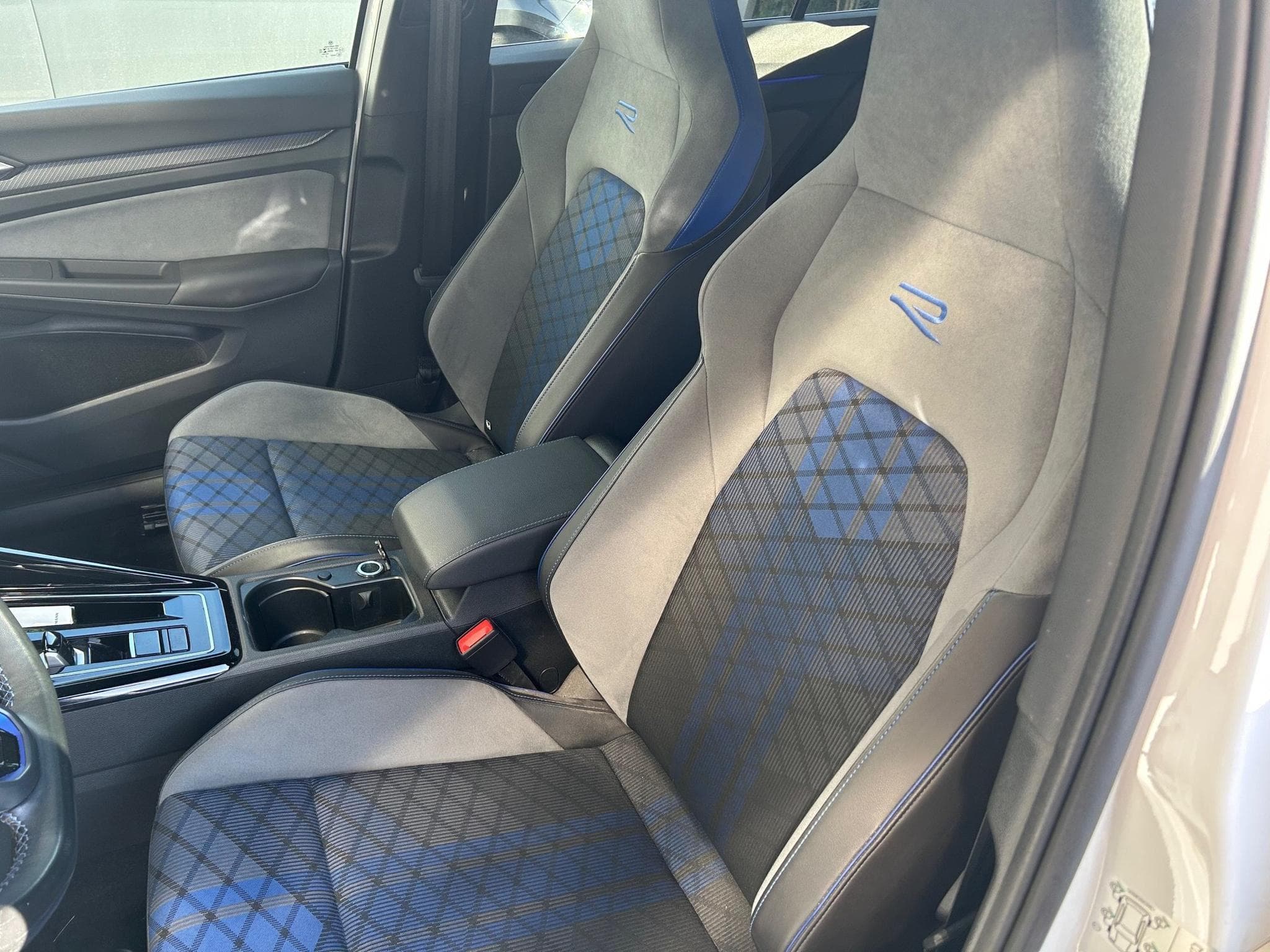 VW Golf 8 R (2022) - Photo 3