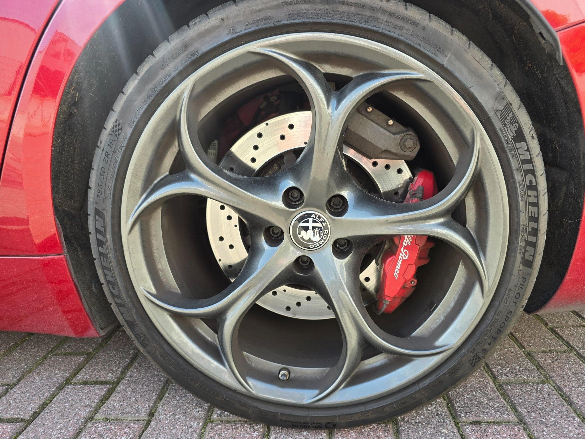 Alfa-Romeo Giulia Quadrifoglio 2.9 V6 Bi-Turbo 510 ch (2020) - Photo 4