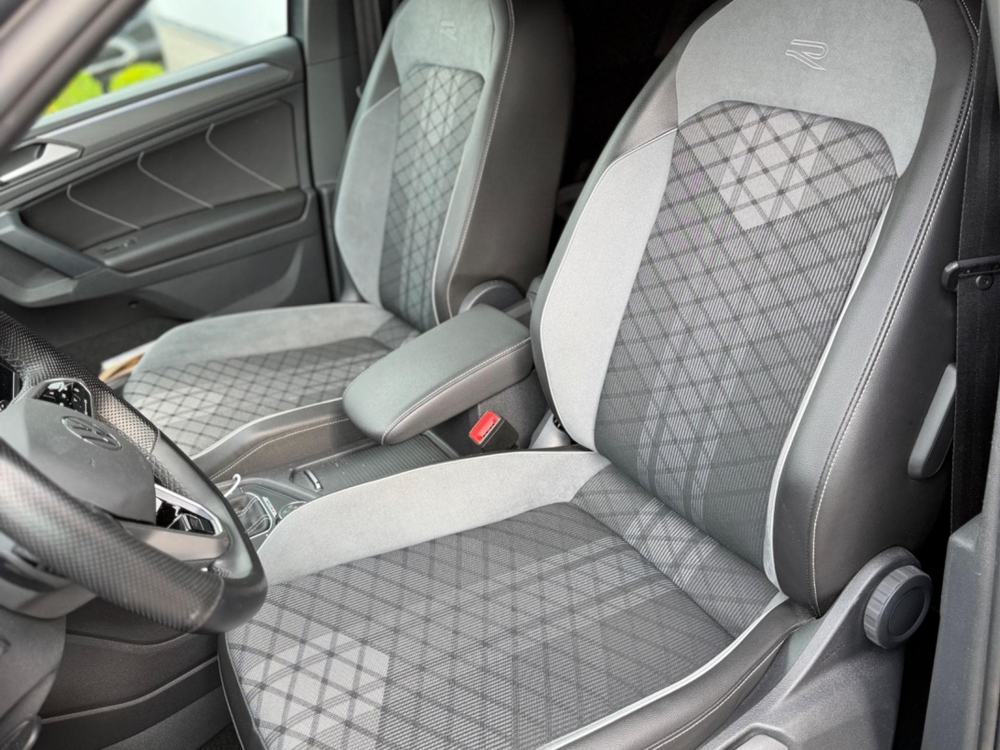 VW Tiguan R-Line 4Motion (2021) - Photo 8