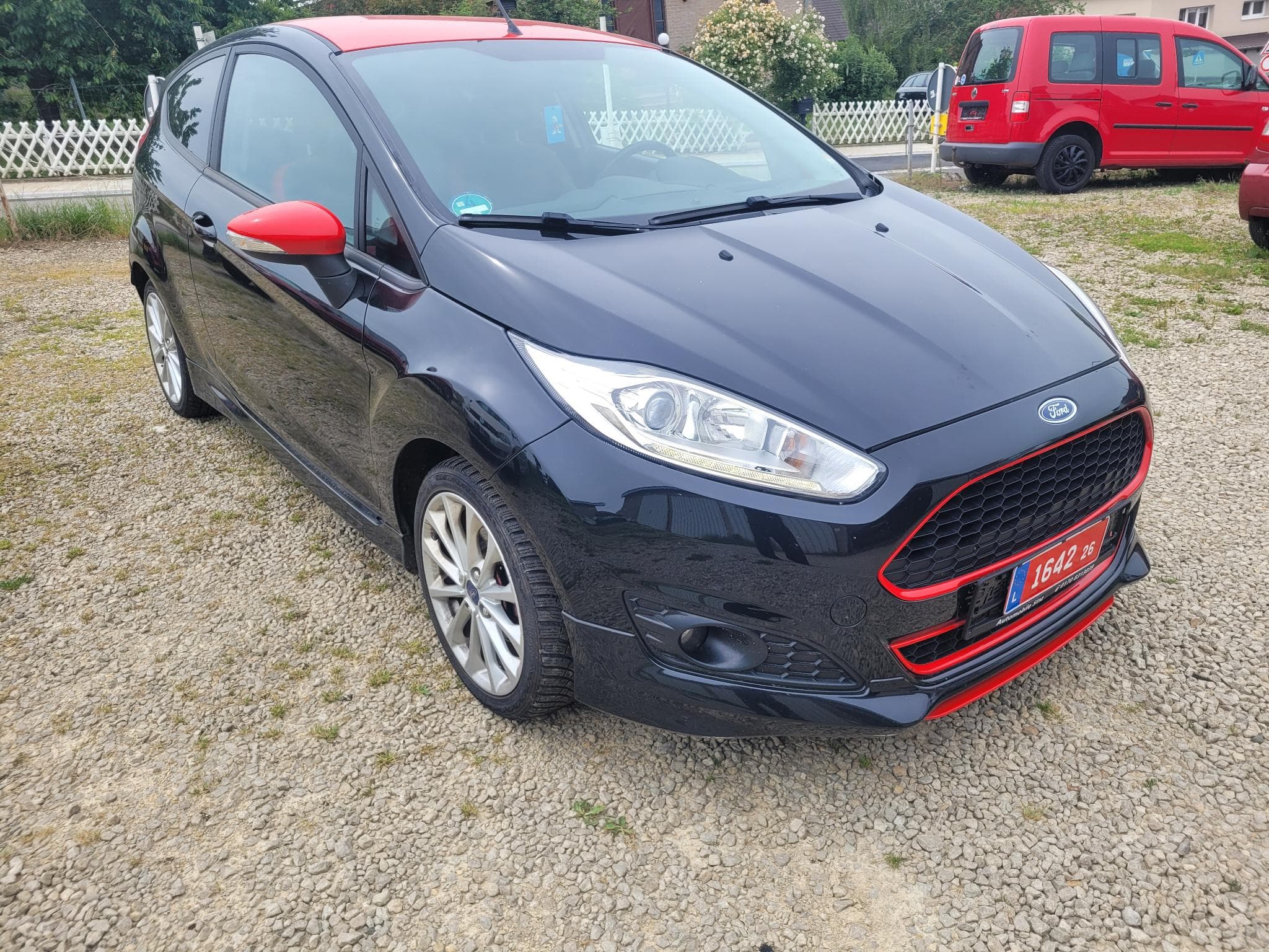 Ford Fiesta RED/BLACK EDITION (2015) - Photo 2