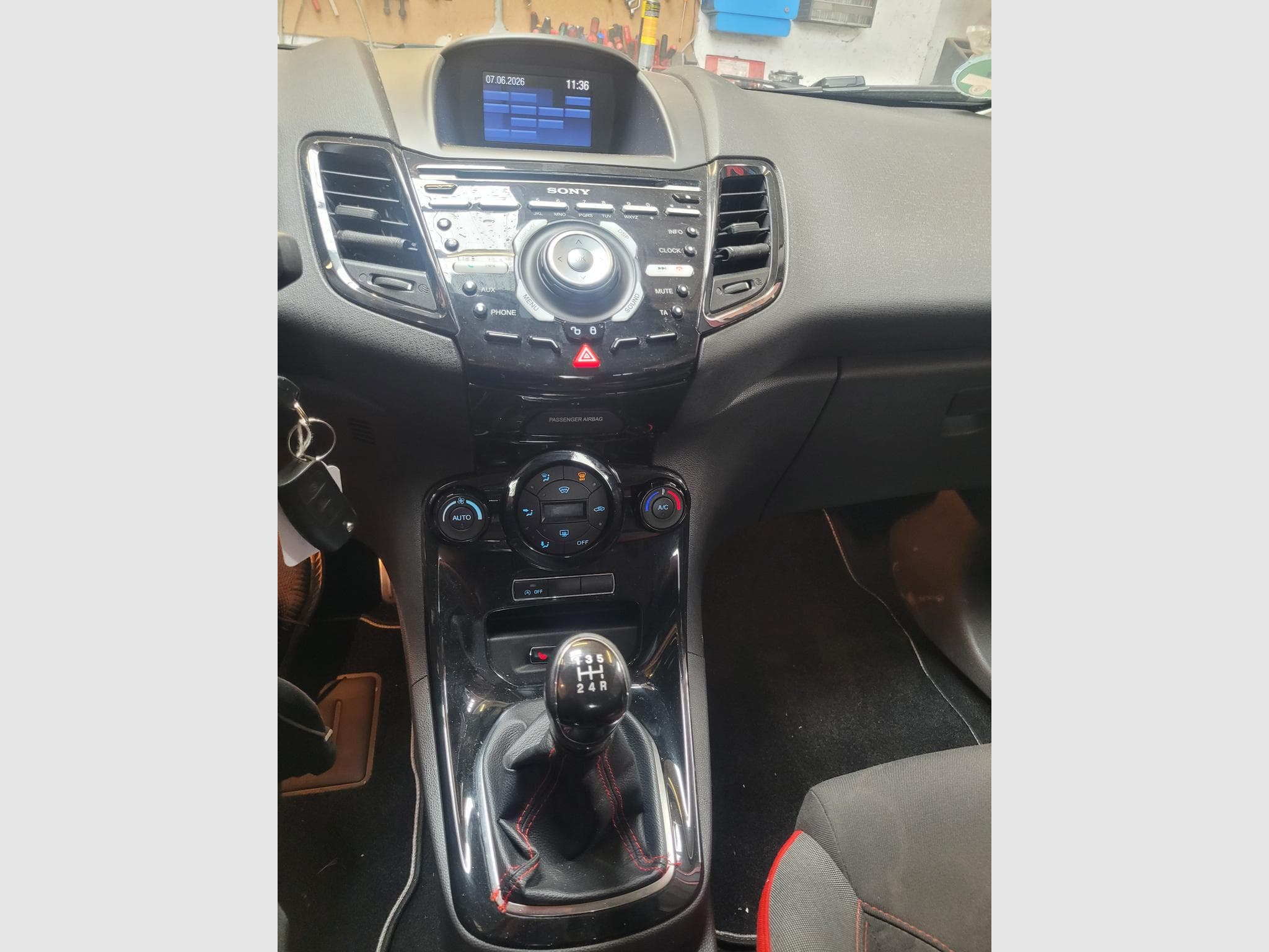 Ford Fiesta RED/BLACK EDITION (2015) - Photo 5