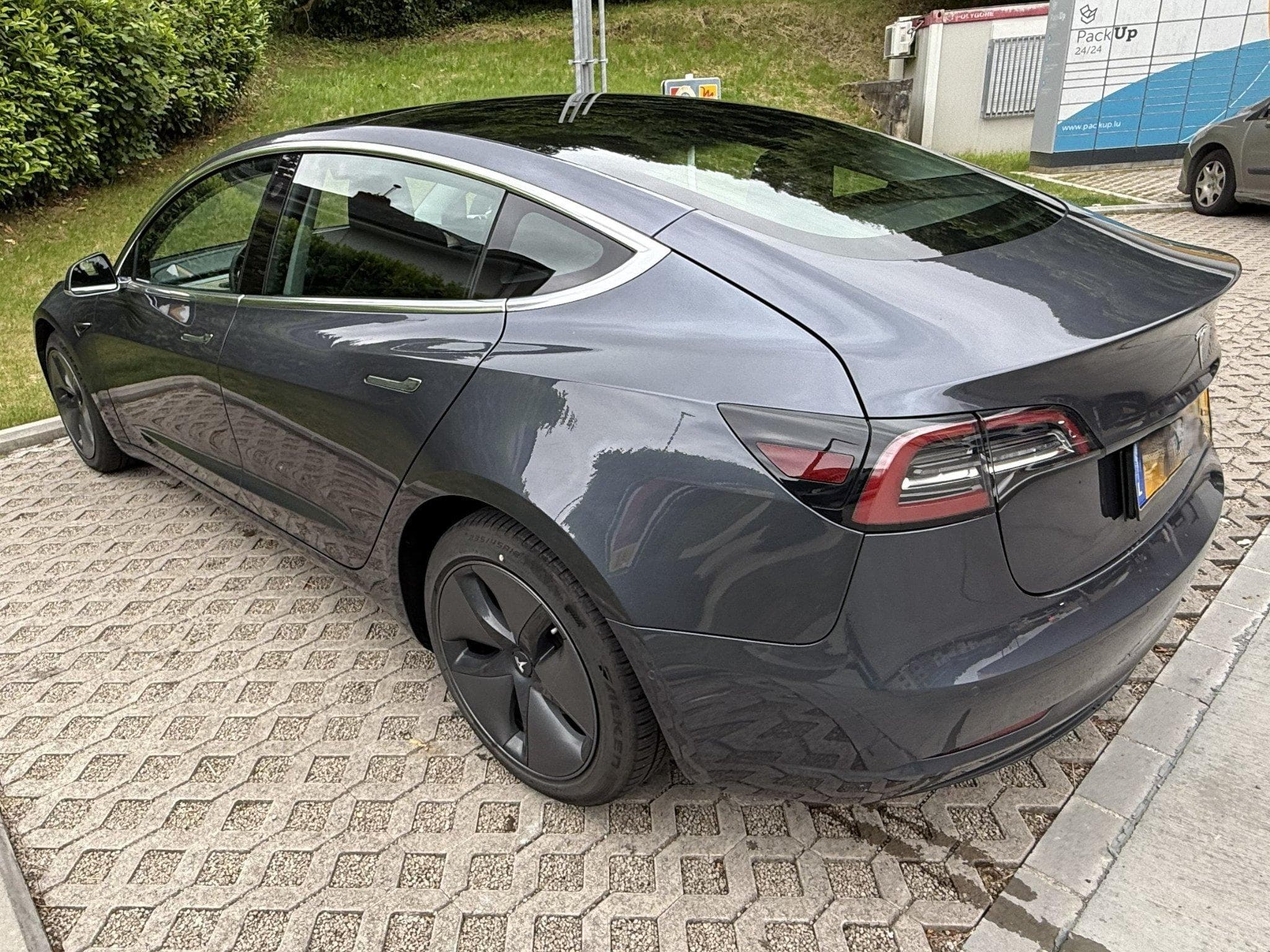 Tesla Model 3 Long Range Dual Motor AWD (2019) - Photo 4