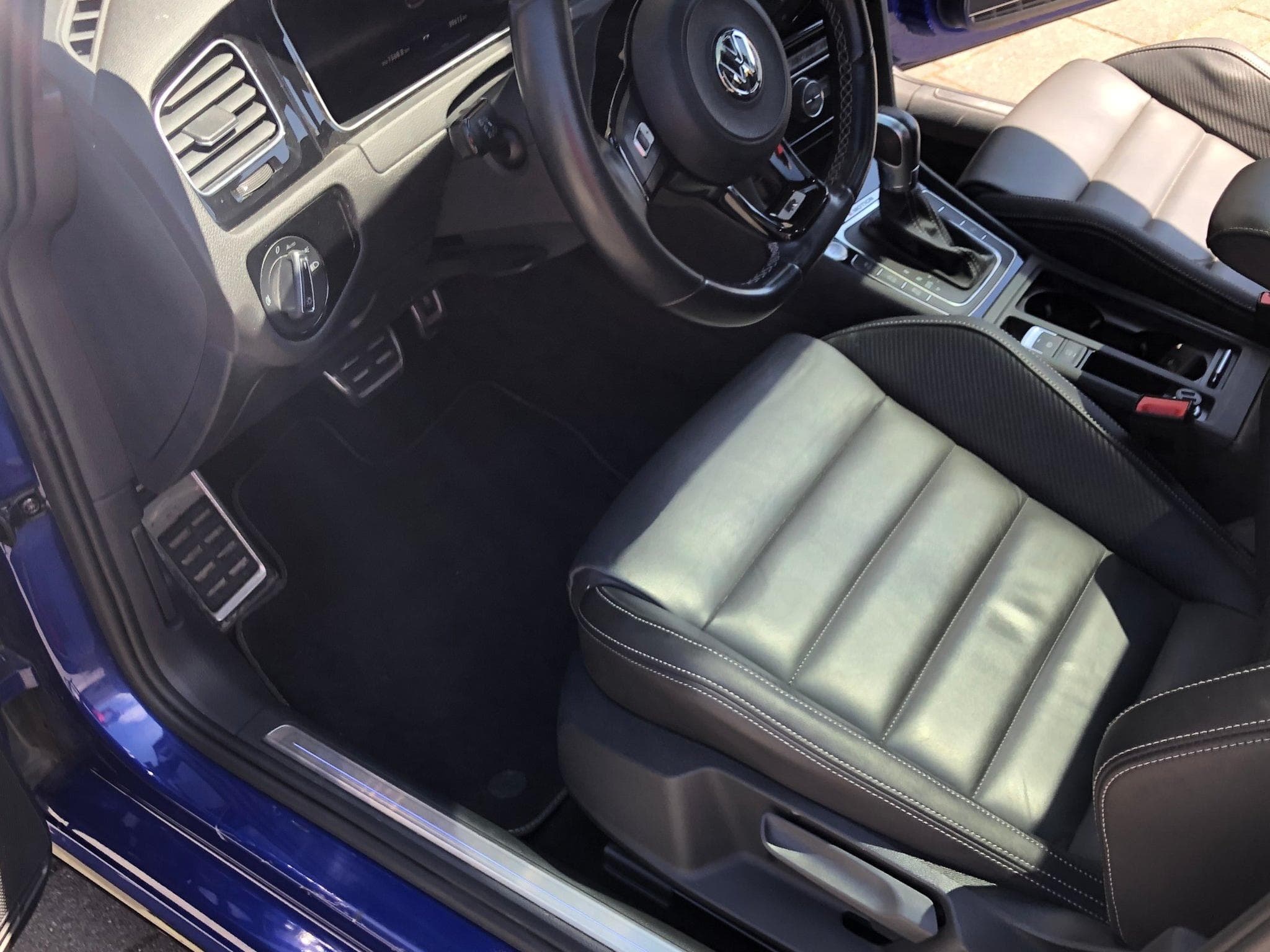 VW Golf R 4 motion Accra TO cuir navi DCC 300CV (2019) - Photo 3