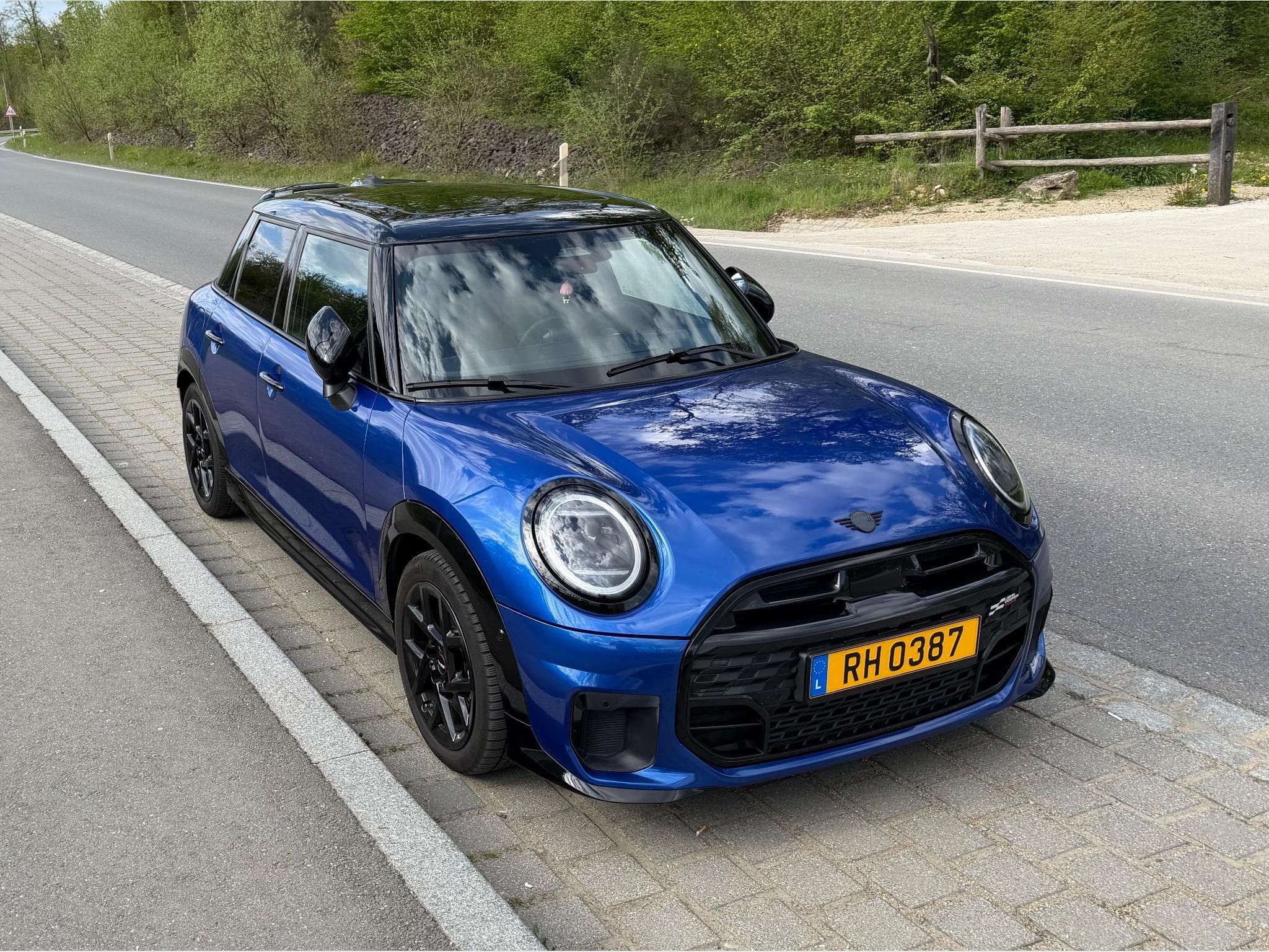 Mini Cooper S JCW Trim (2024) - Photo 1