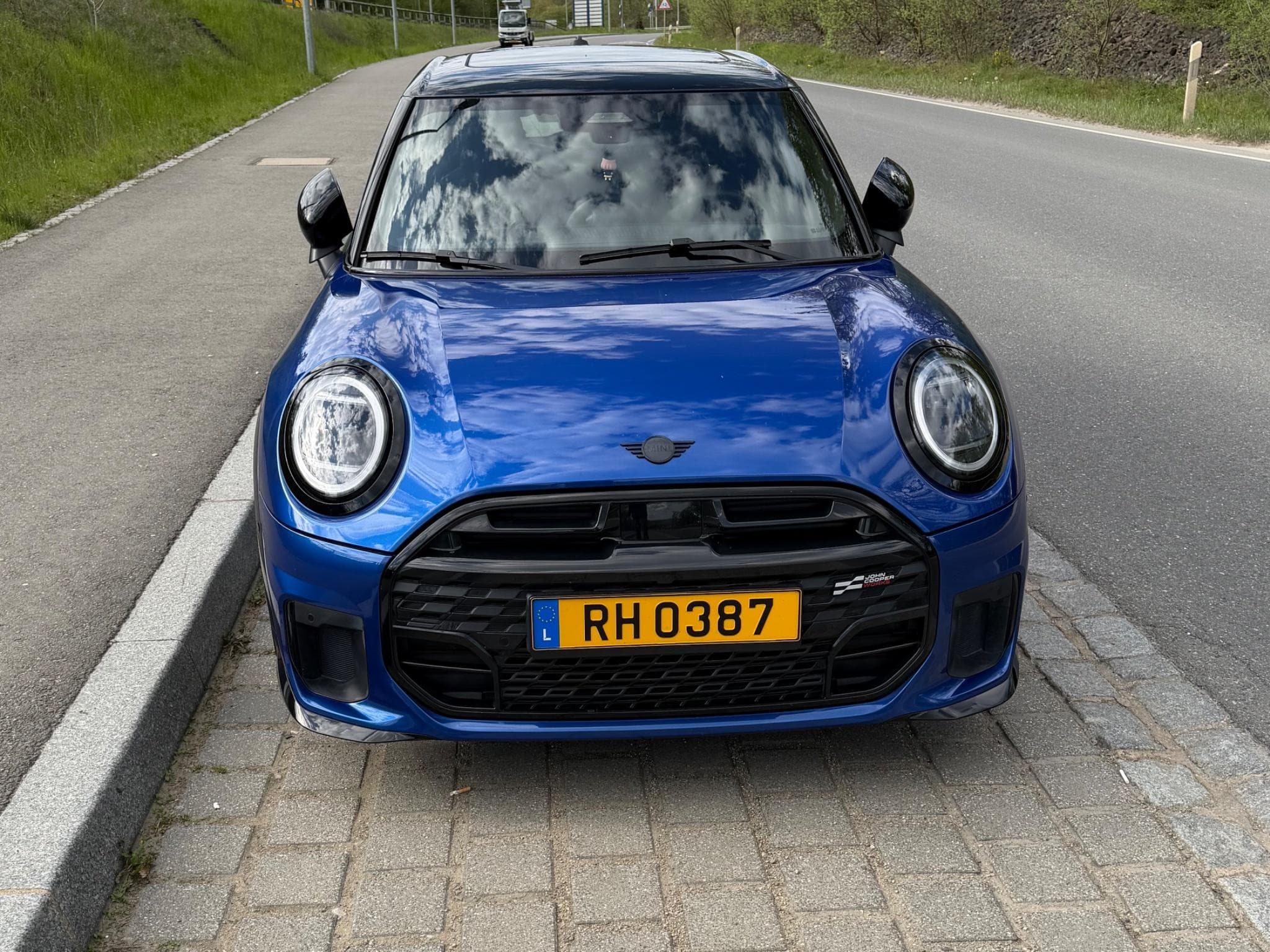 Mini Cooper S JCW Trim (2024) - Photo 3