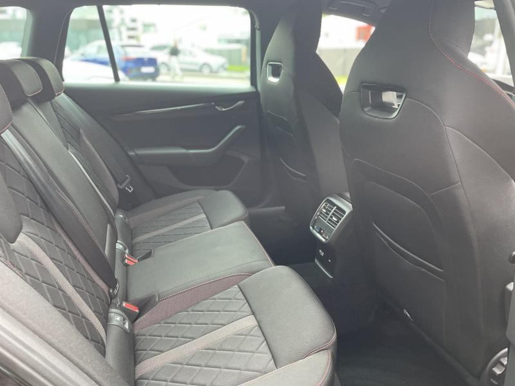 Skoda Octavia Combi RS 2L TDI 200 CV DSG (2023) - Photo 5