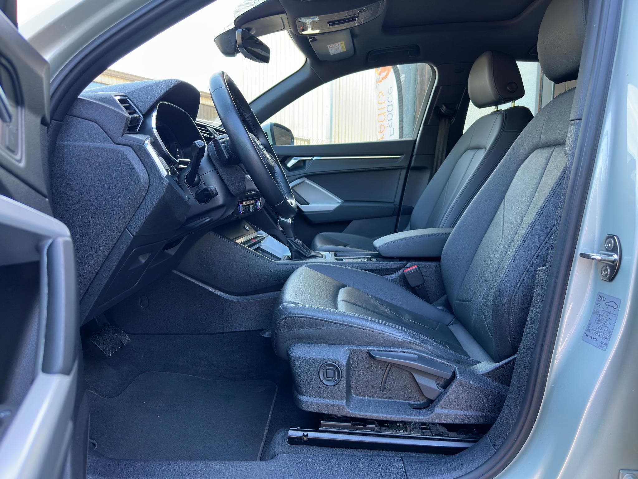 Audi Q3 Sportback 35 TFSI 150 ch S tronic 7 (2021) - Photo 9