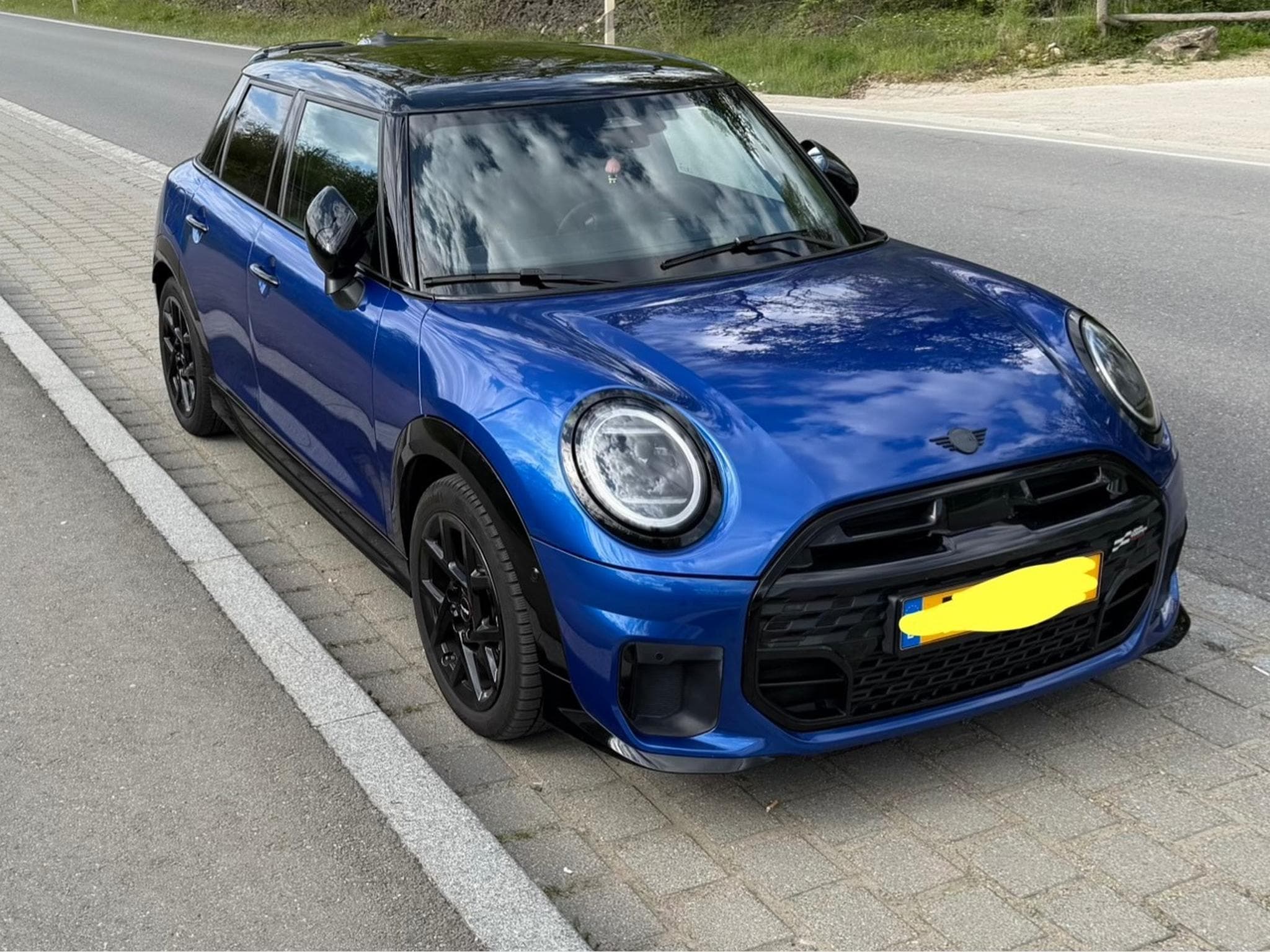 Mini Cooper S JCW Trim (2024) - Photo 5