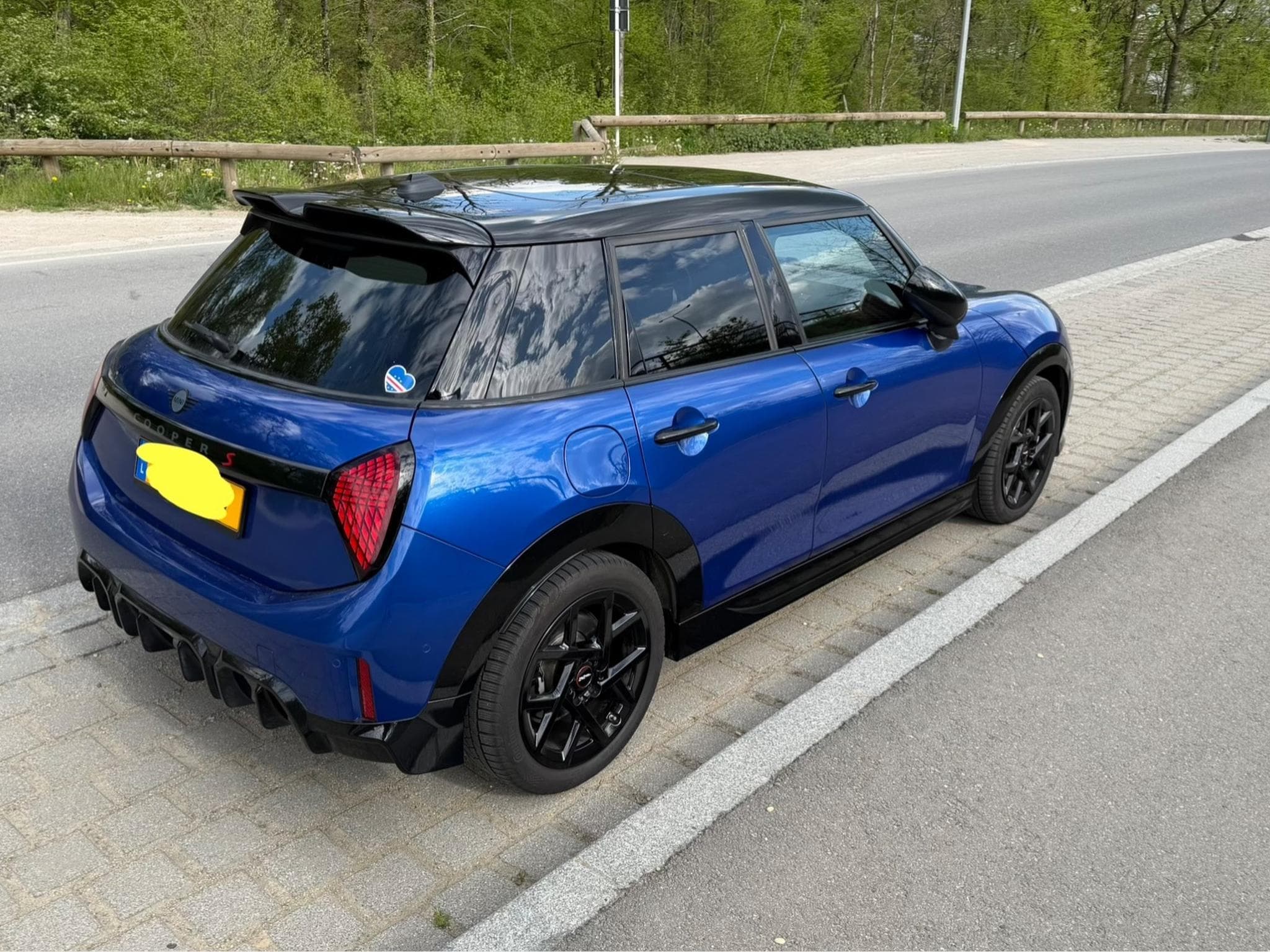 Mini Cooper S JCW Trim (2024) - Photo 6