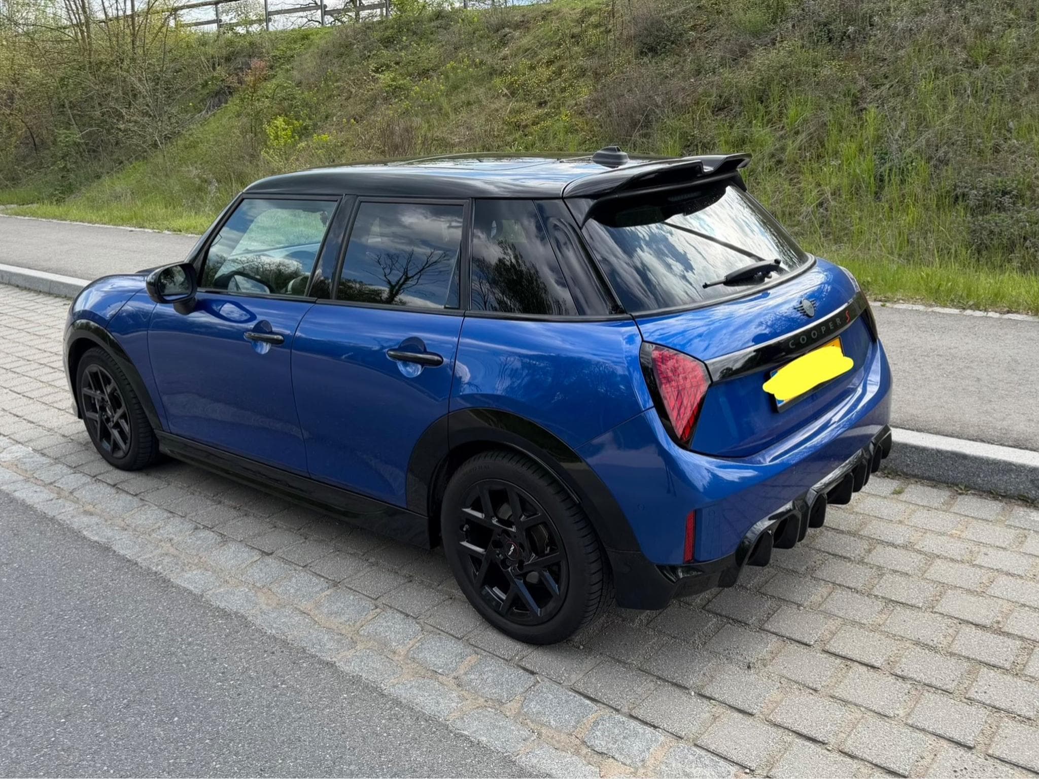 Mini Cooper S JCW Trim (2024) - Photo 7