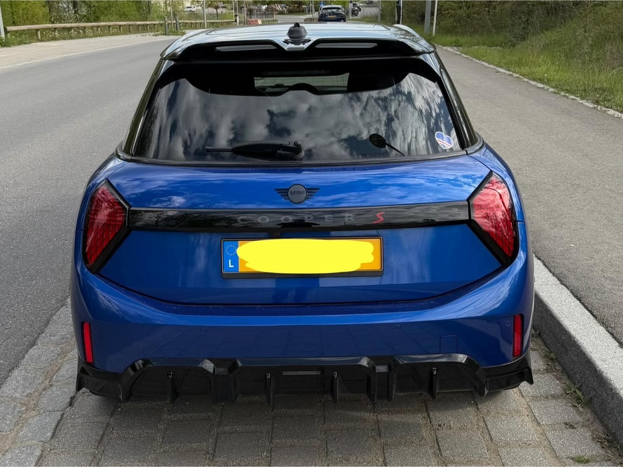 Mini Cooper S JCW Trim (2024) - Photo 12