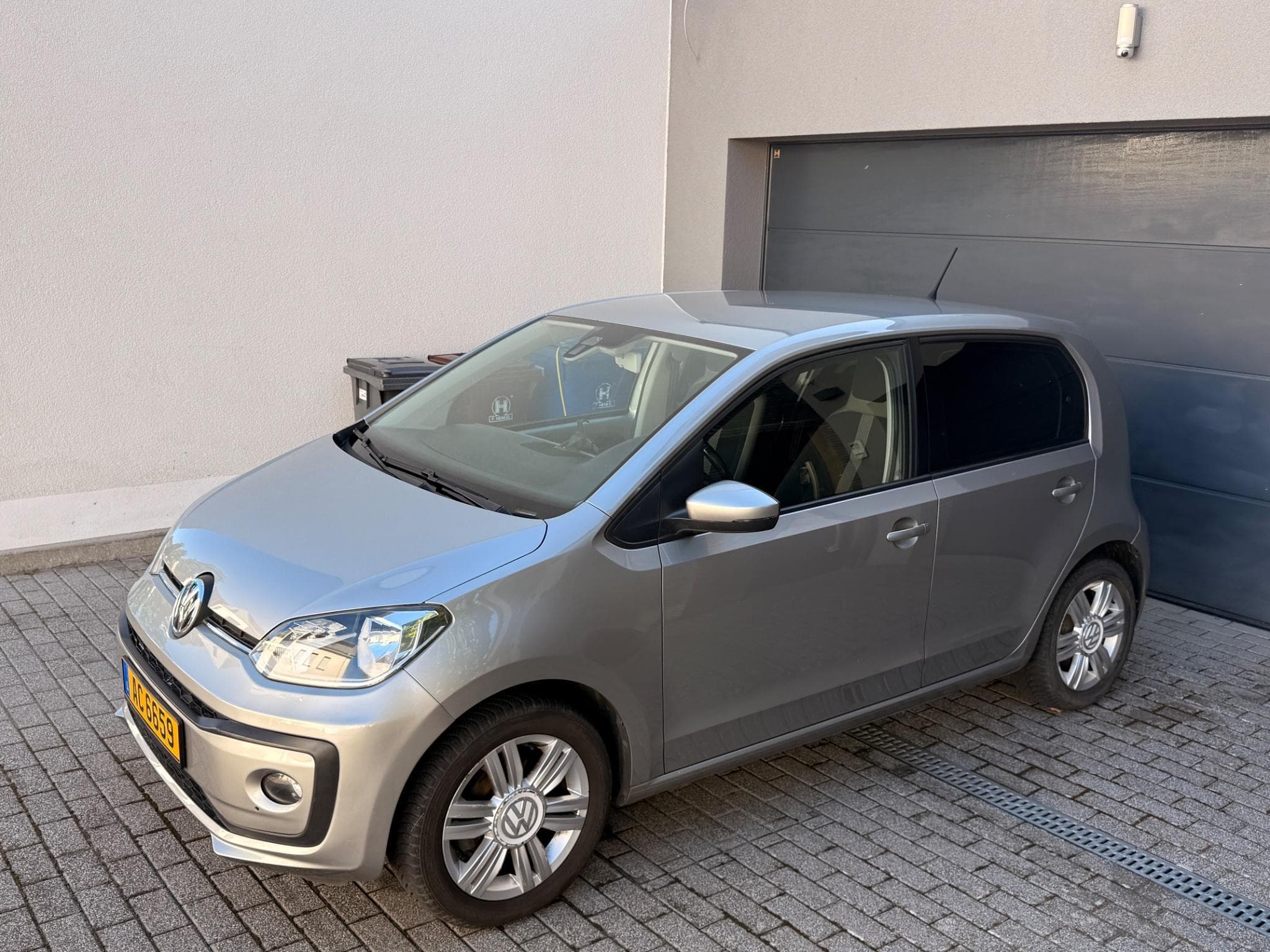 VW UP (2016) - Photo 1