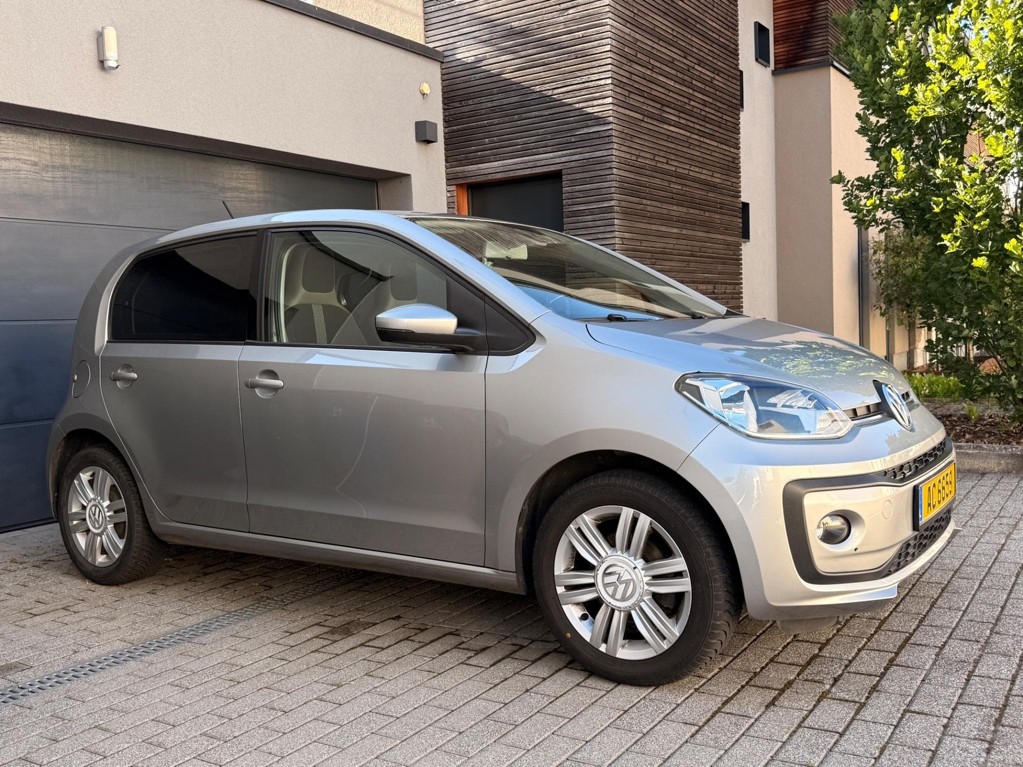 VW UP (2016) - Photo 2