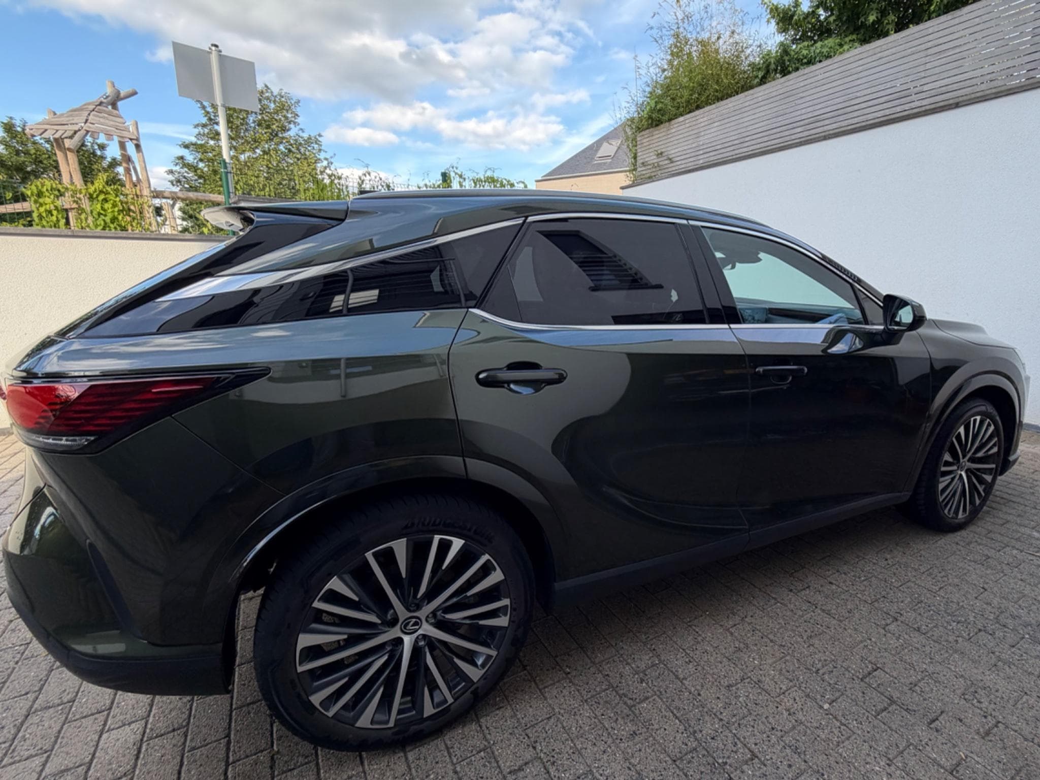 Lexus RX RX 350h AWD E-CVT Executive Line (2024) - Photo 2
