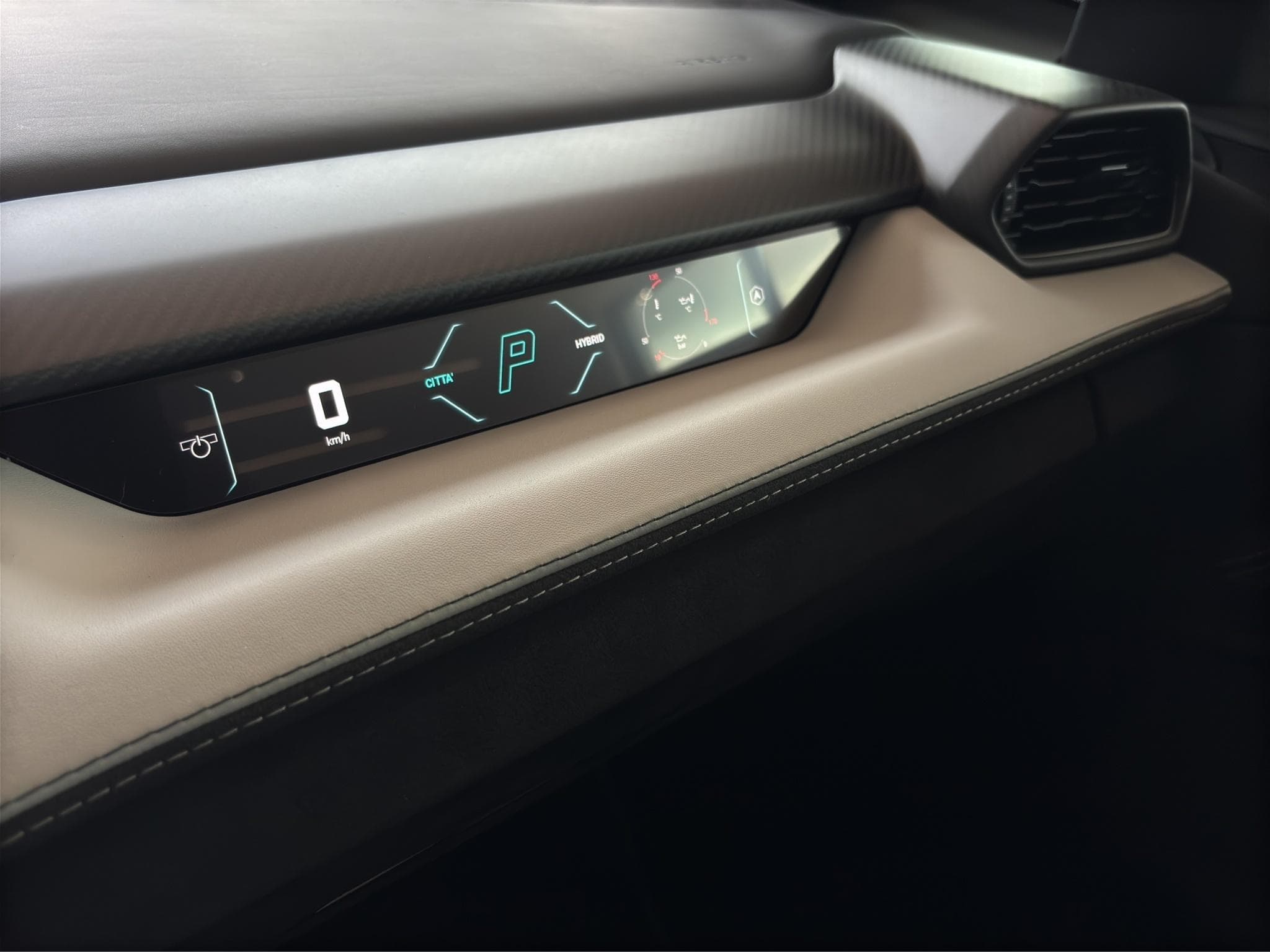 Lamborghini Revuelto (2024) - Foto 10