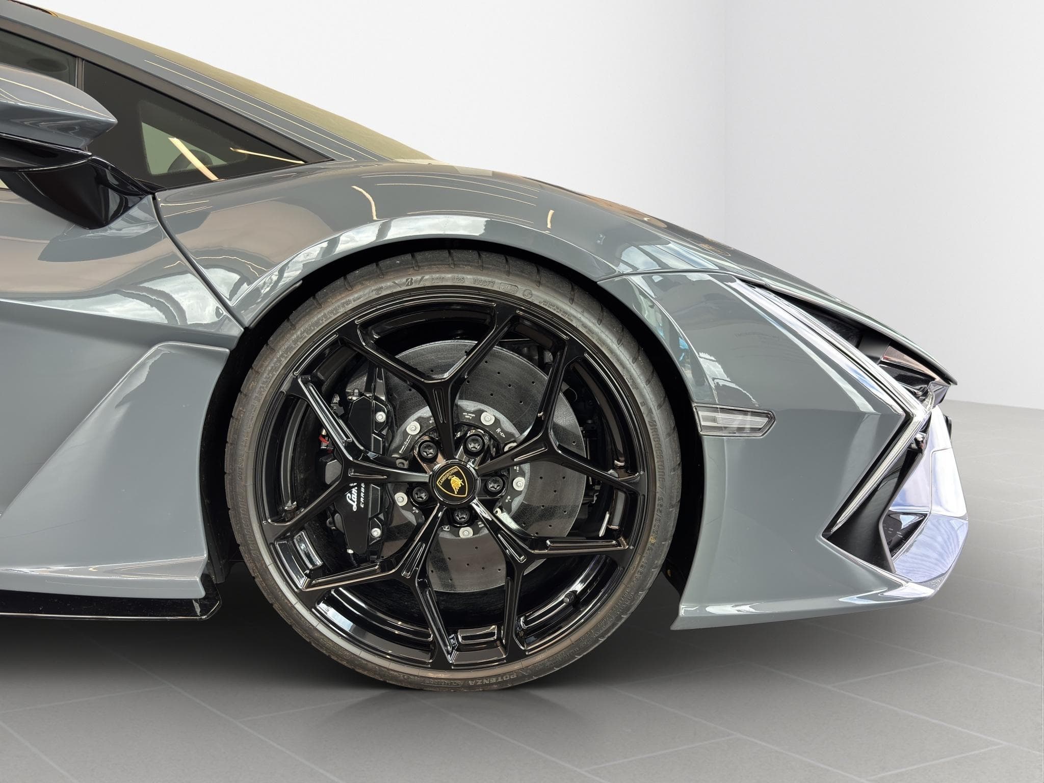Lamborghini Revuelto (2024) - Foto 11