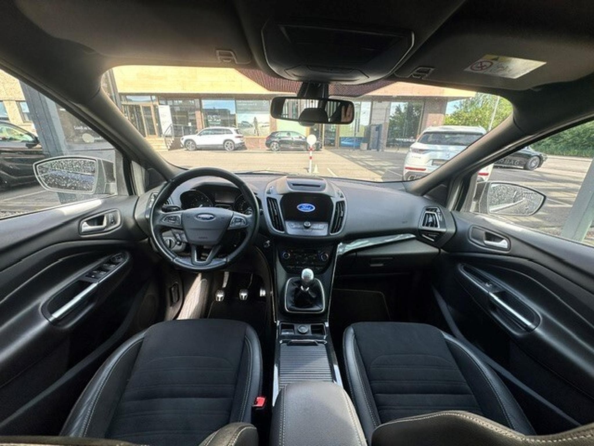 Ford Kuga 2.0 TDCi 150ch 2WD ST Line (2017) - Photo 9