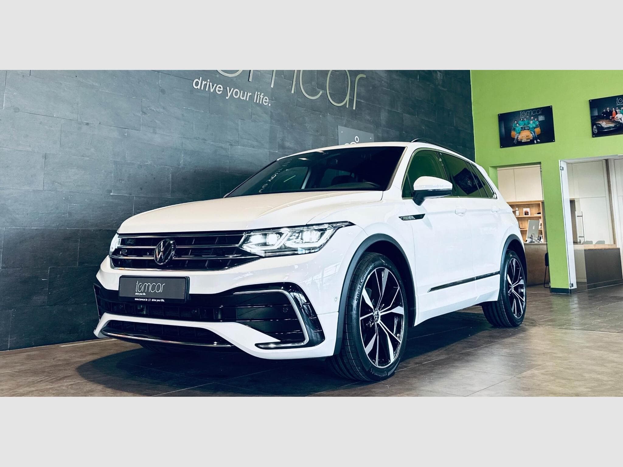 VW Tiguan TIGUAN R-LINE TDI 4MOTION DSG (2023) - Foto 2