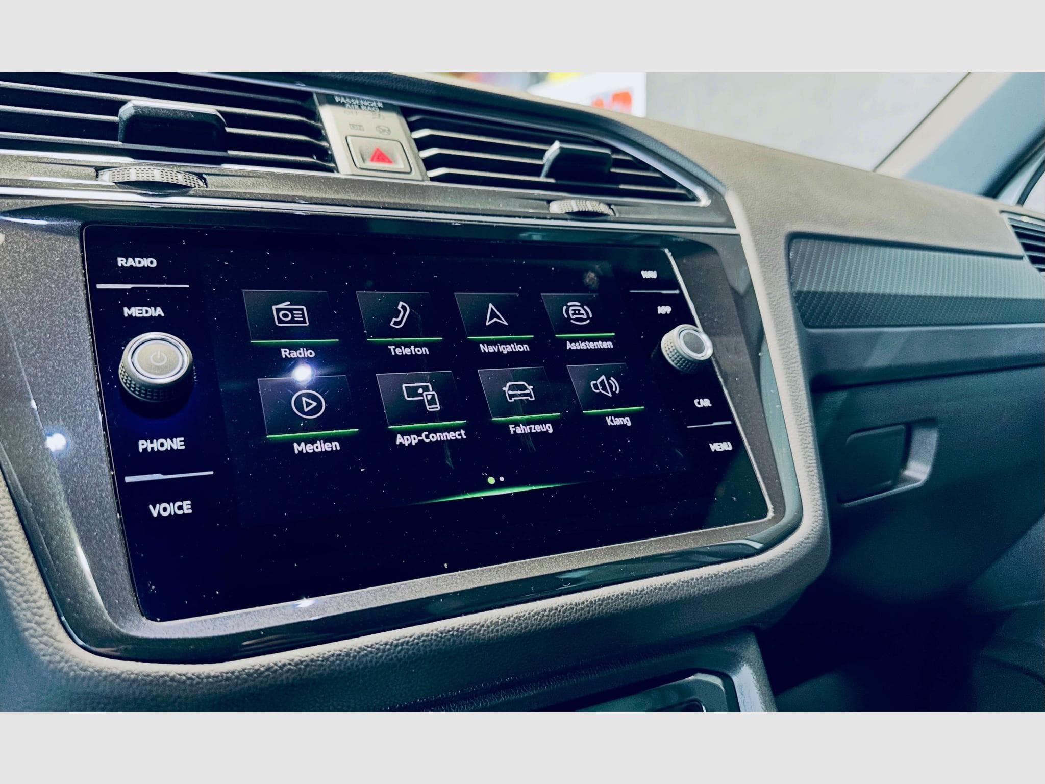 VW Tiguan TIGUAN R-LINE TDI 4MOTION DSG (2023) - Foto 11