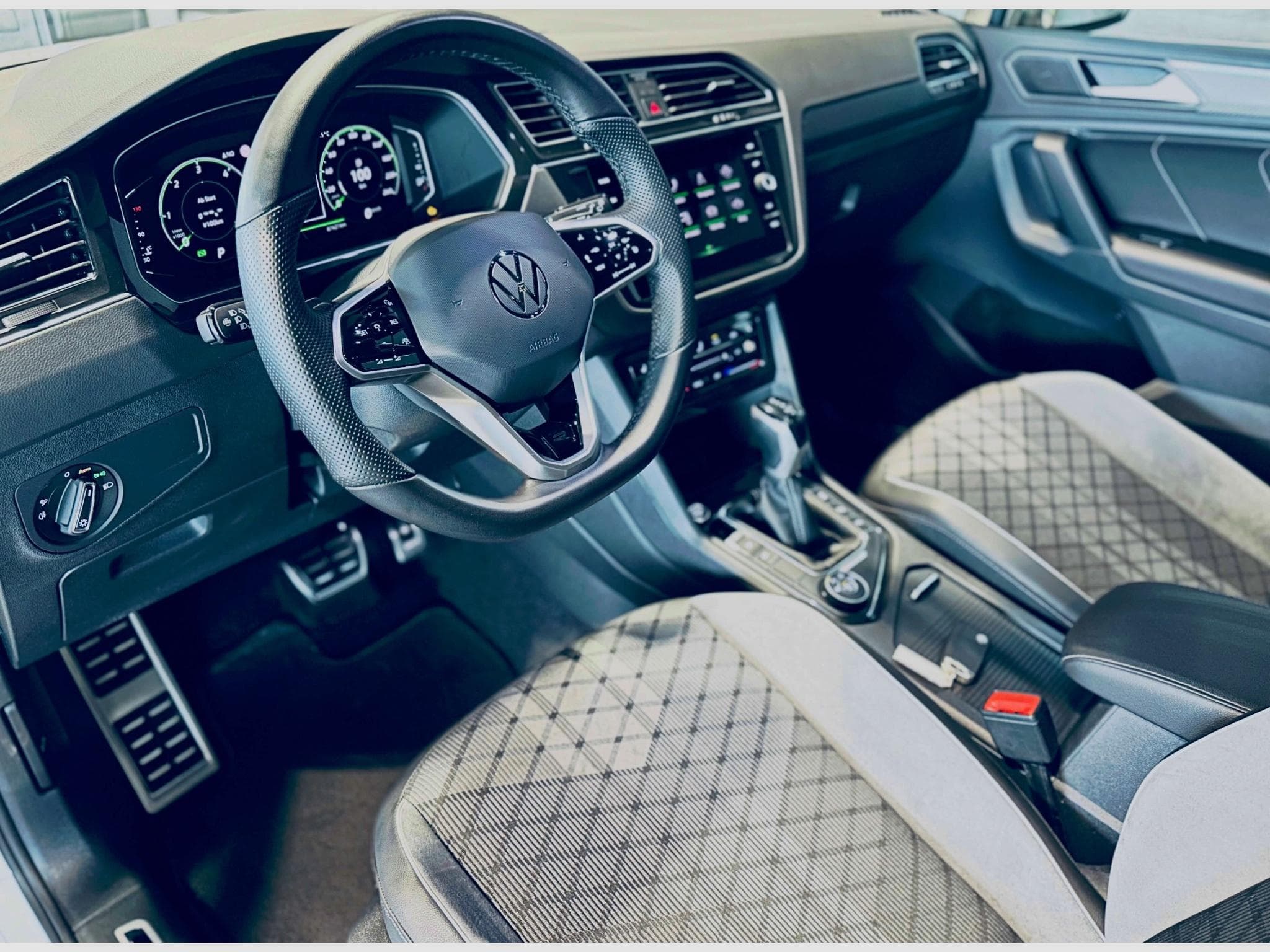 VW Tiguan TIGUAN R-LINE TDI 4MOTION DSG (2023) - Foto 8