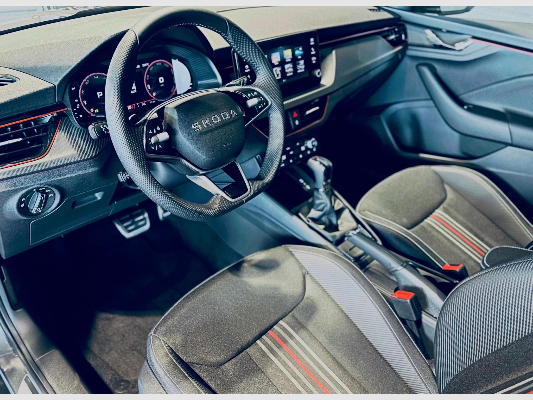 Skoda Kamiq KAMIQ MONTE CARLO TSI DSG (2026) - Foto 8