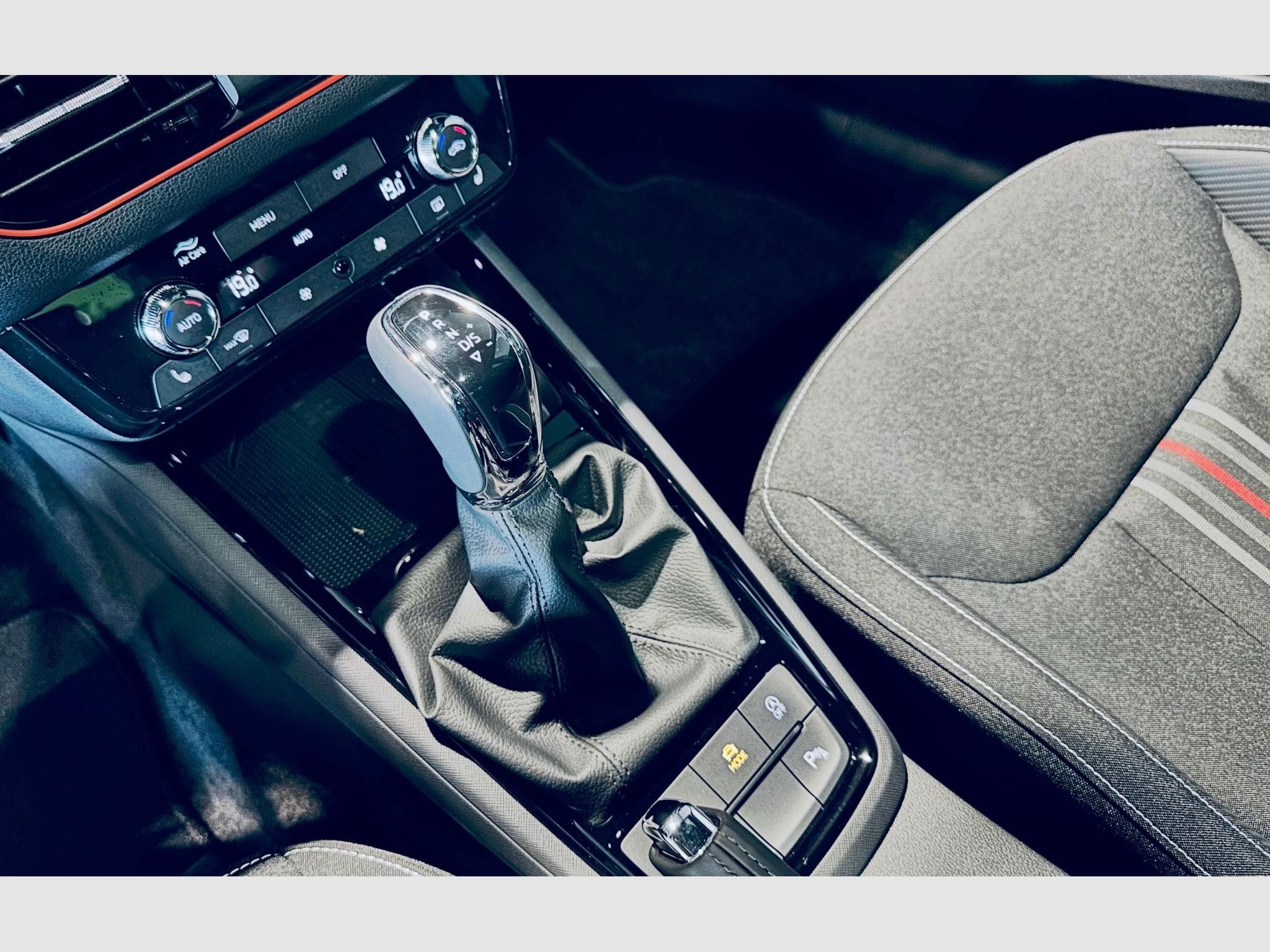 Skoda Kamiq KAMIQ MONTE CARLO TSI DSG (2026) - Foto 9