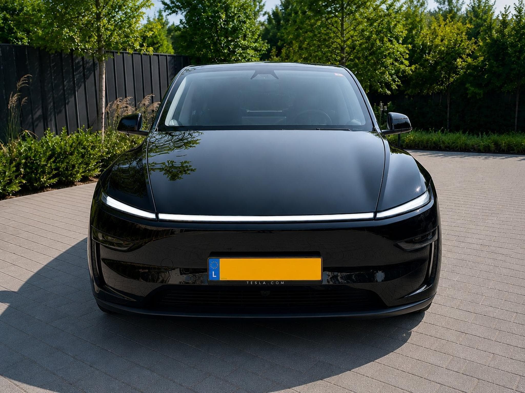 Tesla Model Y Hinterradantrieb (RWD), Premium Black (2025) - Photo 3