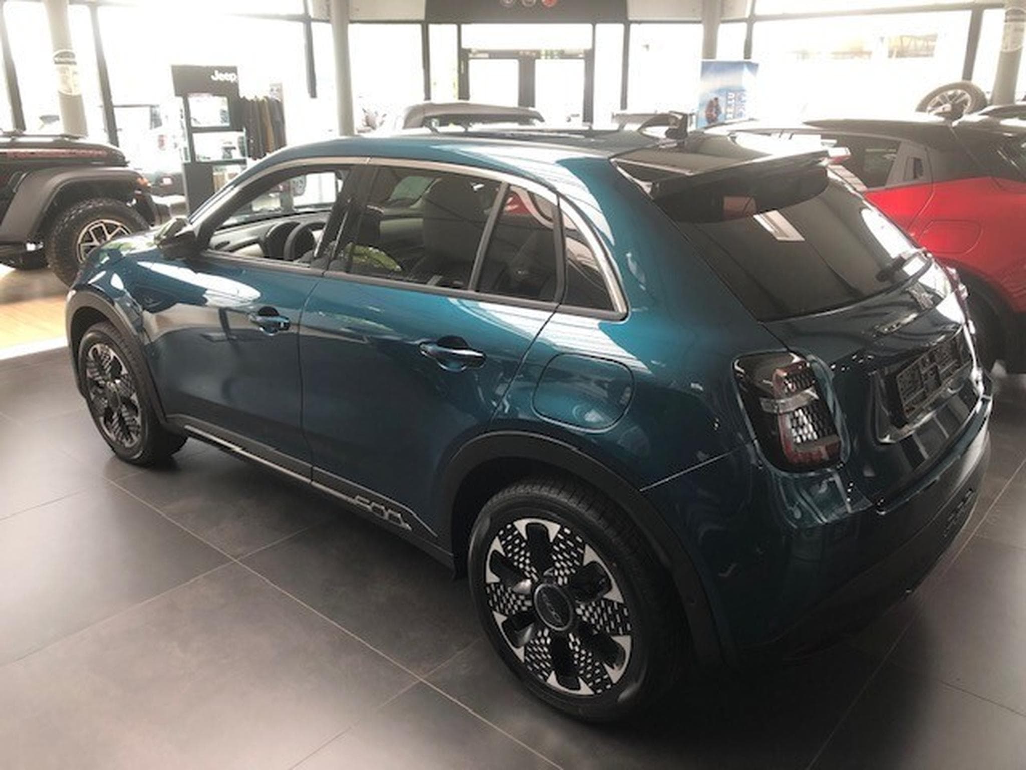 Fiat 600 1,2 essence - ehybrid 145 cv LA PRIMA (2025) - Photo 2